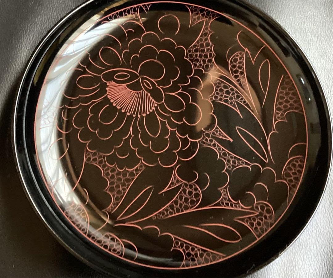 越前塗　越前漆器　本漆塗　牡丹彫　沈朱　天然木　中皿４枚と小皿１枚　未使用品 Amazon.co.jp: 越前塗 越前漆器 本漆塗 牡丹彫 沈朱 天然木 中皿