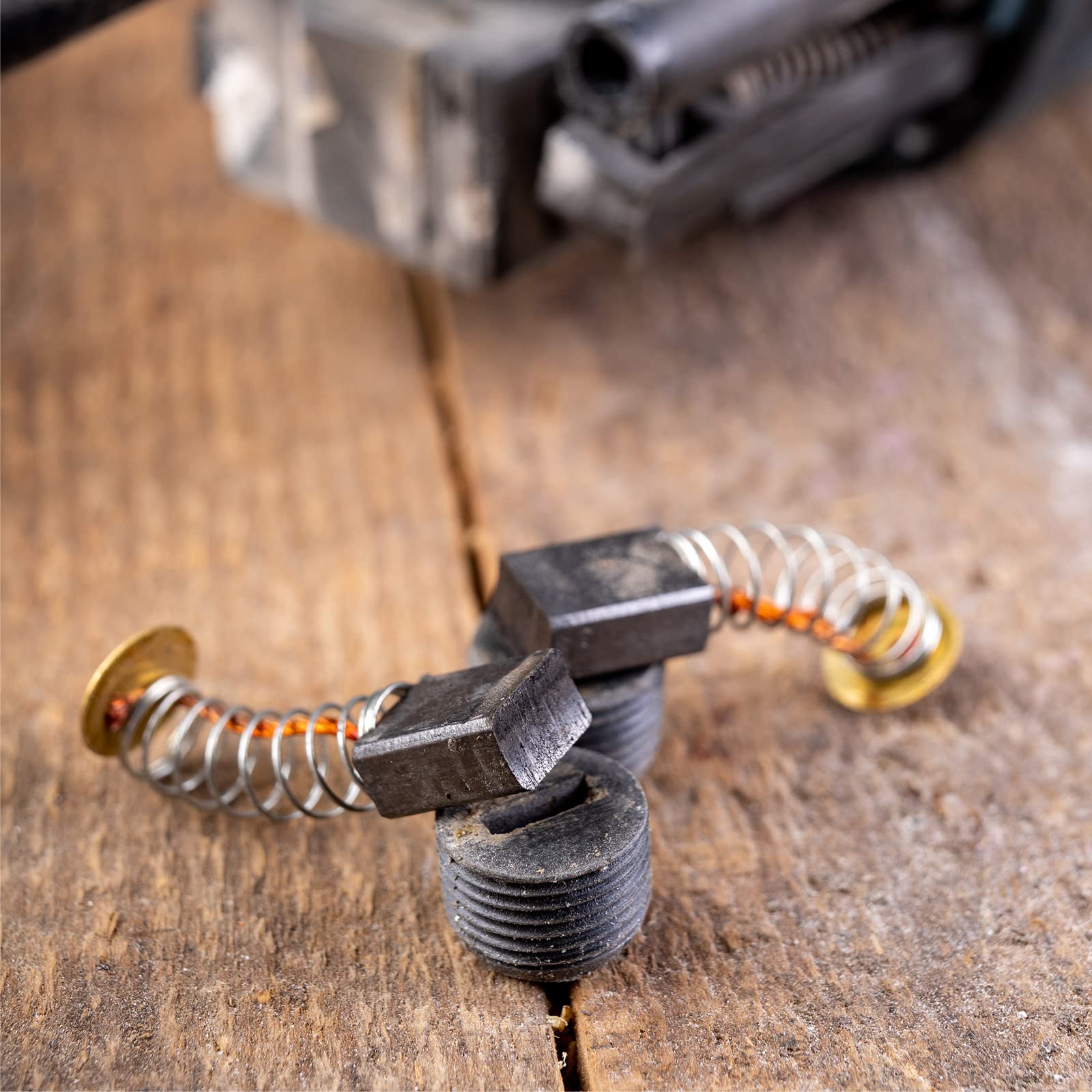 PATIKIL Carbonio Spazzole Spazzola di Carbone di Ricambio 16x5x5mm per Motori Elettrici Potenza Strumento Angolo Smerigliatrice Tavolo Ricambio Parte Riparazione, 4pz