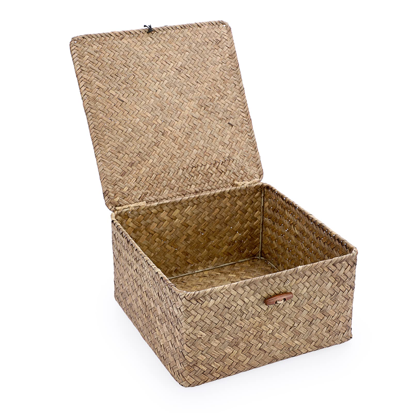 Panier de rangement en osier contre la poussière sur la table