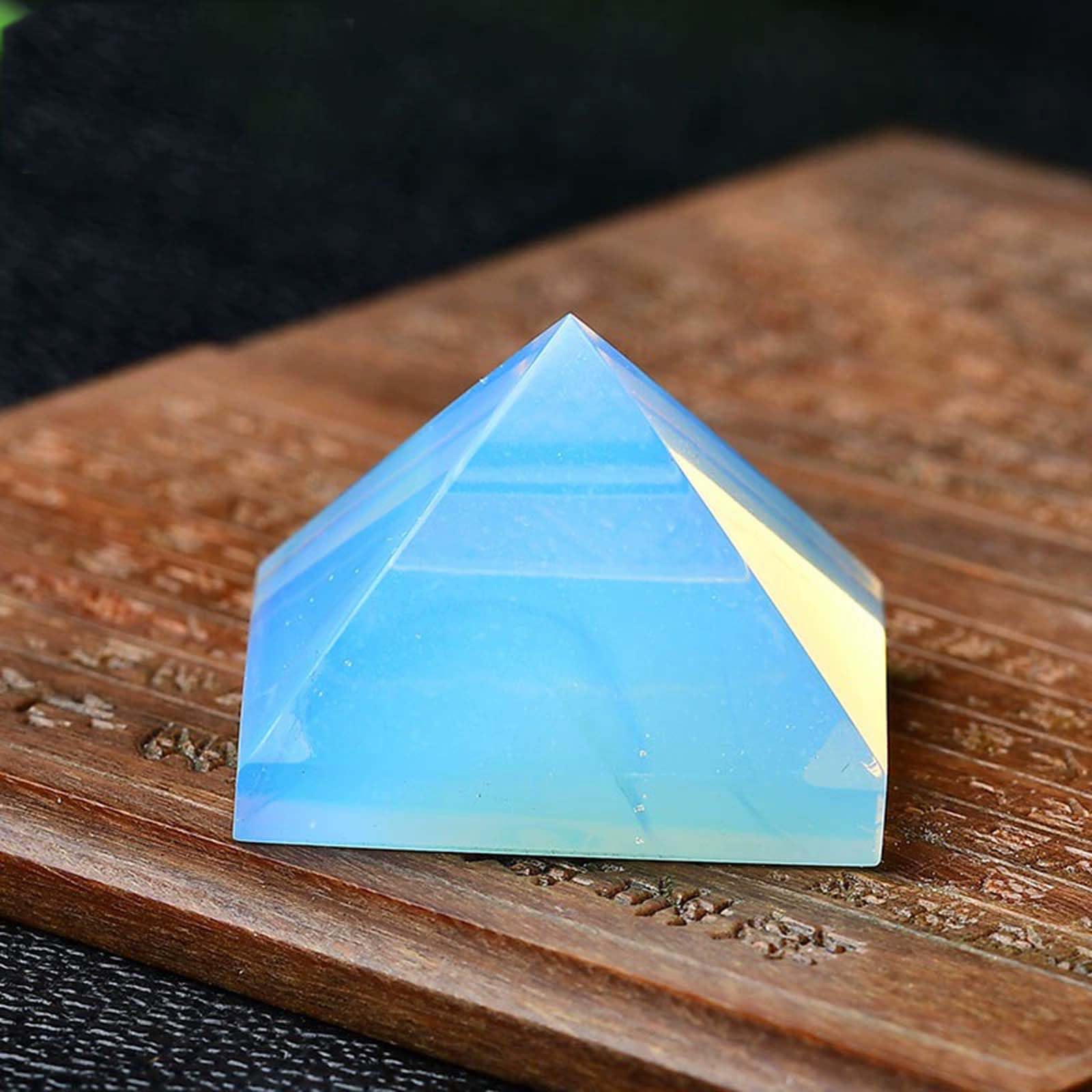 Natürliche Geschnitzte Chakra-Opalkristall-weiße Pyramide