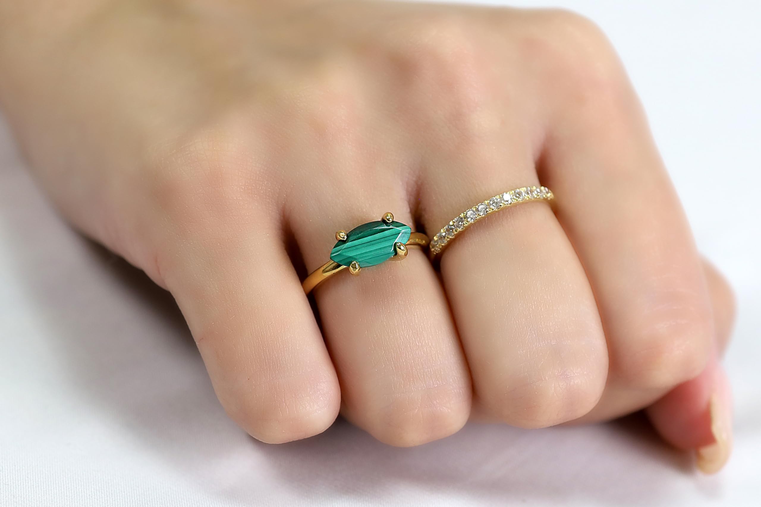Anillo de Malaquita Marquesa Horizontal - Anillos de Cristal Hechos a Mano para Mujer - Anillo de Piedra Verde Personalizable - Anillo de Joyería Artesanal Anillo de Compromiso - con Caja de Fantasía