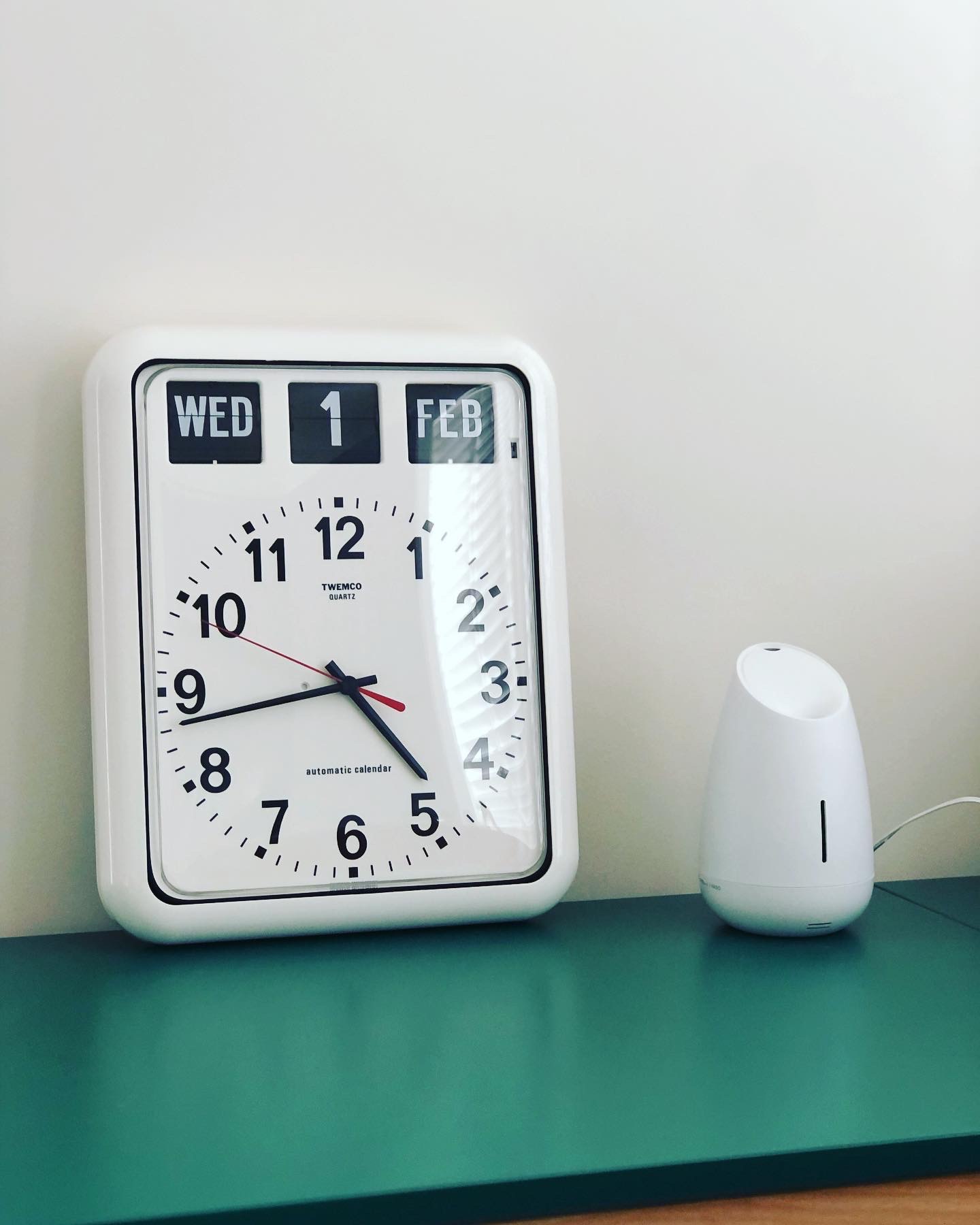 TWEMCO Retro Modern German Quartz Calendar Wall Flip Clock BQ12A