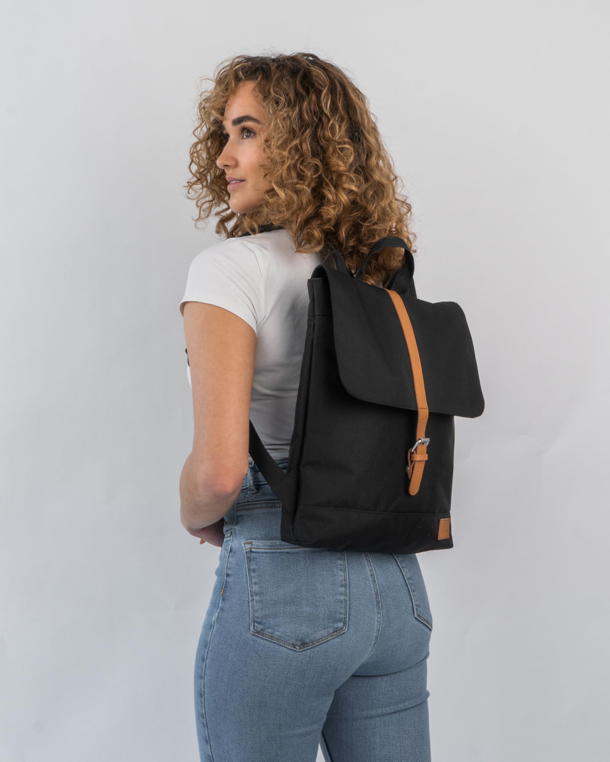 Sac à Dos Femme - JOHNNY URBAN Mia à partir de Pet recyclé – Daypack Durable Haute qualité – Petit Sac 7 litres Unisexe pour Homme & Femme - Imperméable avec Poche pour pc Portable