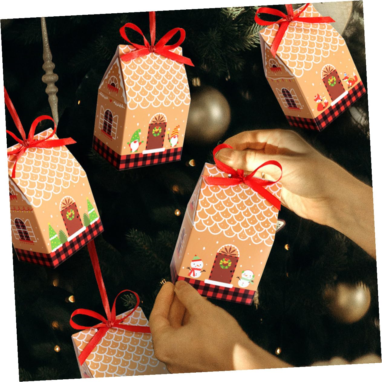 LOLIPPYY 24 Sacchetti Regalo di Natale in Cartone Spesso Nastro Rosso e Adesivi Numerici Contenitori per Caramelle e Bomboniere Natalizie Confezioni Fai da Te per Feste e Regali di