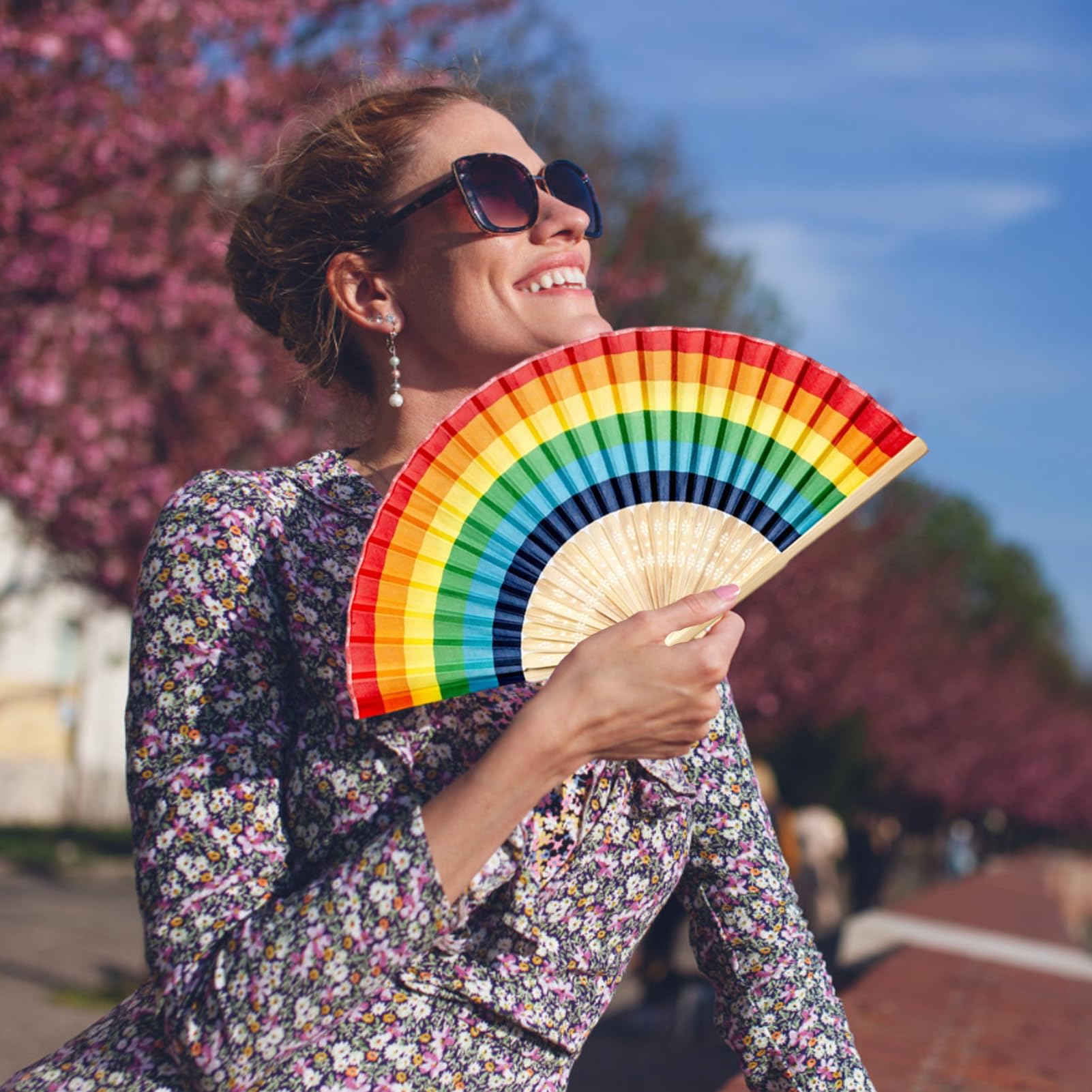 Ensemble d'accessoires de fierté avec peinture faciale de fierté, éventail pliable et réutilisable, sac d'épicerie LGBTQ, accessoires pour défilé du mois de la fierté