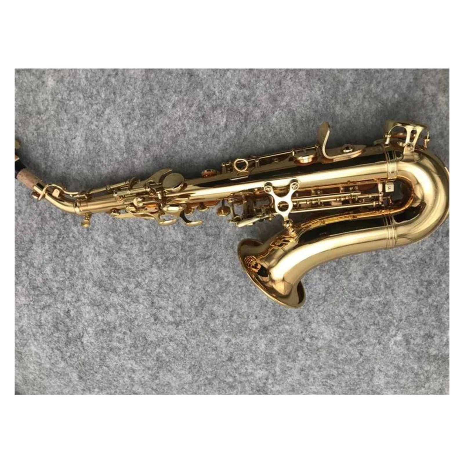 Saksofon Zakrzywiony Instrument Muzyczny Saksofon Sopranowy. Lakierowany Złoty Mosiężny Profesjonalny Saksofon
