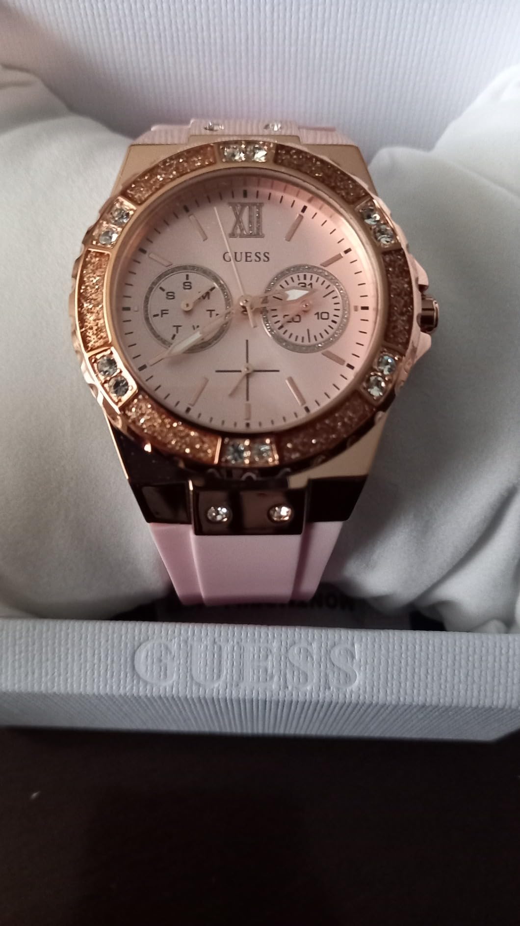 Relógio Guess na caixa