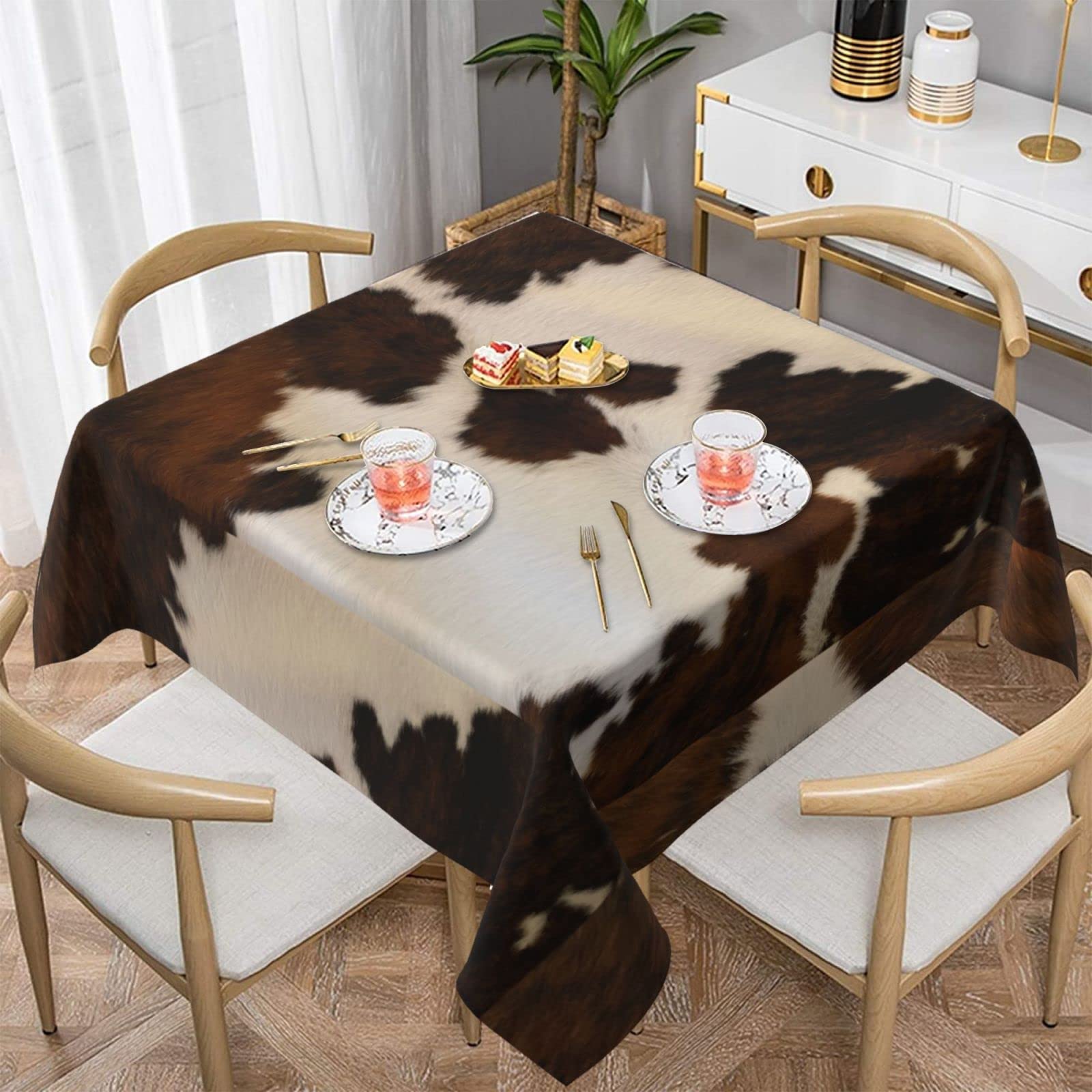 Nappe lavable en polyester effet peau de vache pour protéger et sublimer vos grands buffets