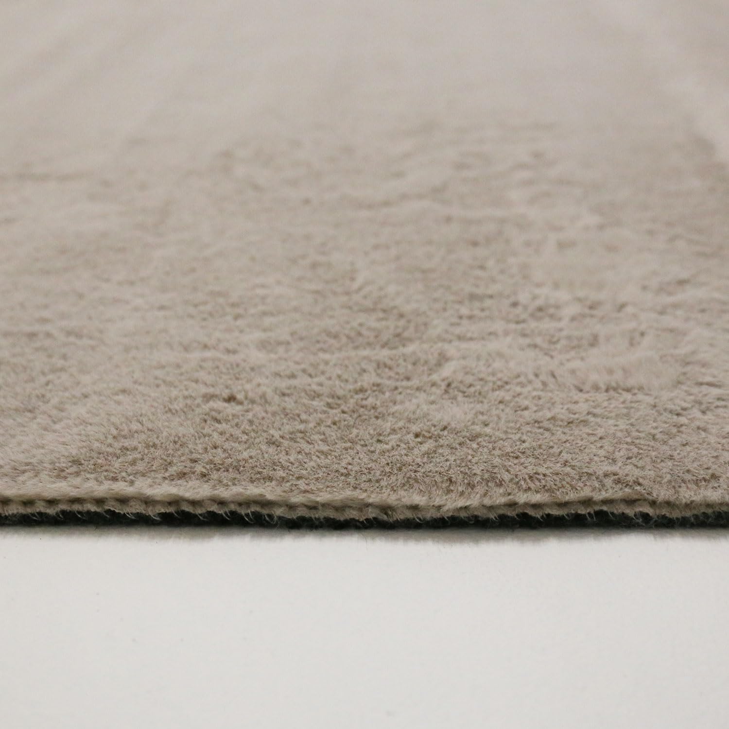 VIMODA Teppich Wohnzimmer Schlafzimmer, Kurzflor, flauschig weich, rutschfest/Anti-Rutsch, waschbar bis 30°C, Felloptik, für Fußbodenheizung geeignet,Farbe:Beige;Maße:200x280 cm