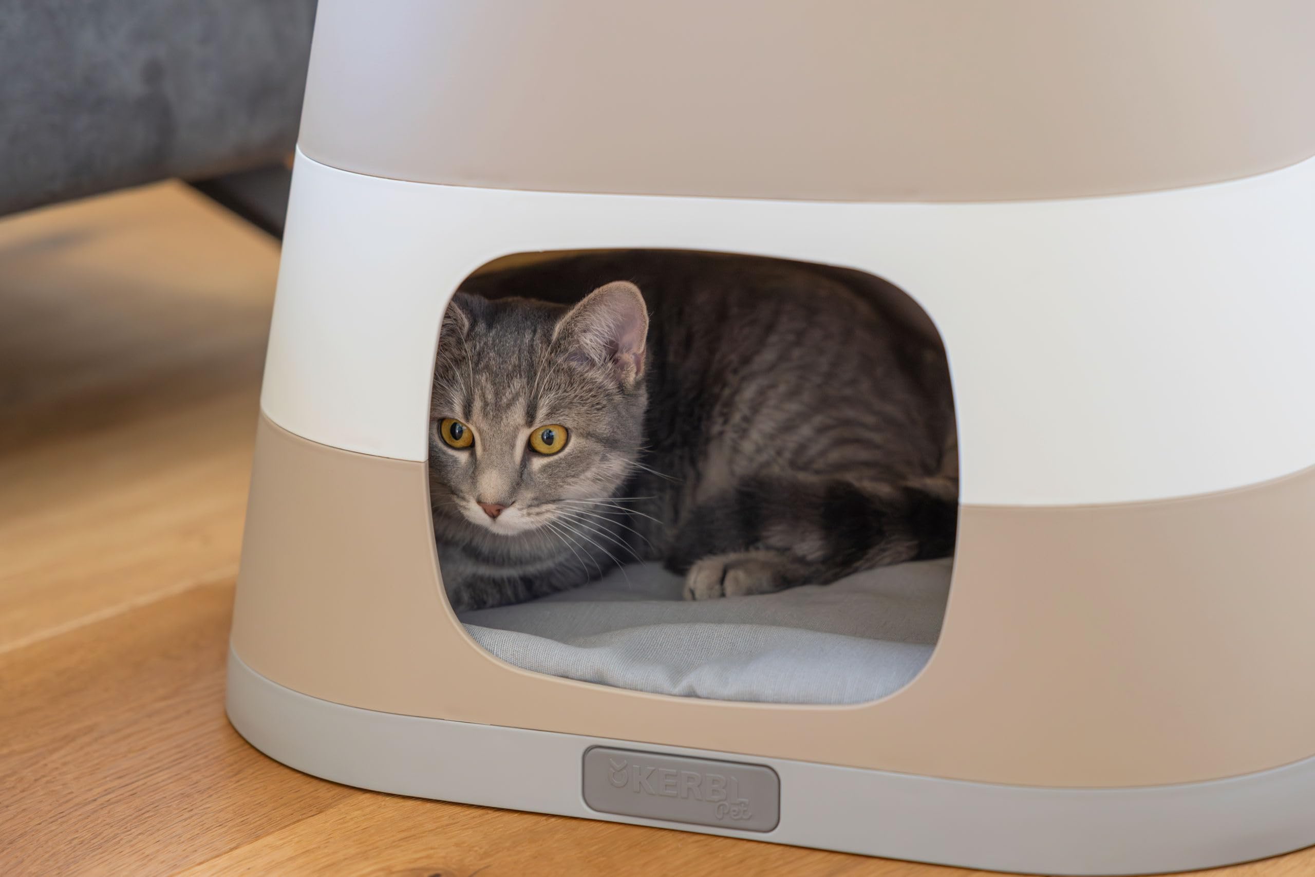 Kerbl Pet Katzenhöhle Bianca mit Liegekissen | Taupe/Weiß/Grau, 58 × 38 × 35 cm, robustes Polypropylen, Stecksystem, rutschfeste Füße und Liegekissen