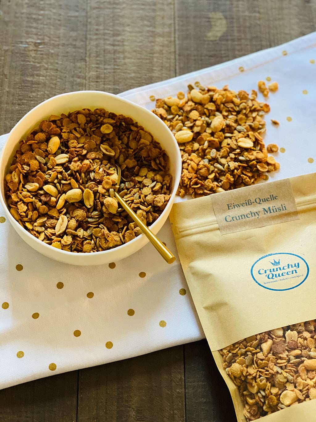 Crunchy Queen handgemachtes Eiweiß-​Quelle Crunchy Granola Müsli | 3x 340g Spar-Paket | Protein Müsli ohne Zusatz von raffiniertem Zucker (33% pflanzliches Eiweiß)