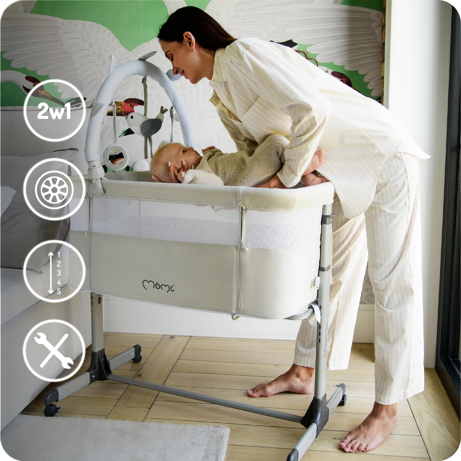 Momi REVO Lettino multifunzionale, con regolazione dell'altezza su 6 livelli da 72 a 82 cm, con rotelle, materassino incluso, cinghie di fissaggio, zanzariera e barra giochi