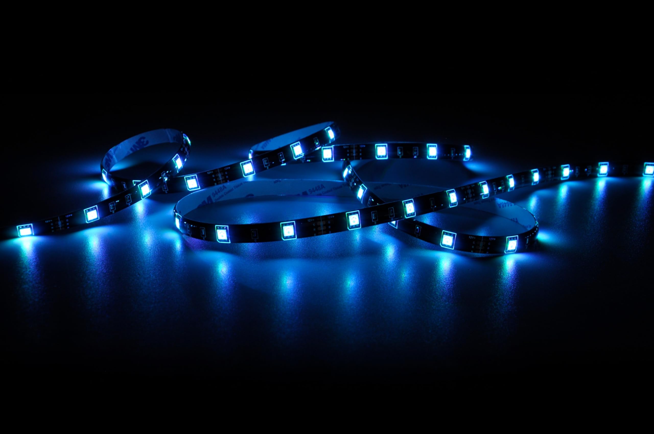 Striscia LED RGB per interni, 18 W, 5 m, autoadesiva, con telecomando, alimentatore e controller, incluso nastro adesivo, IP 44