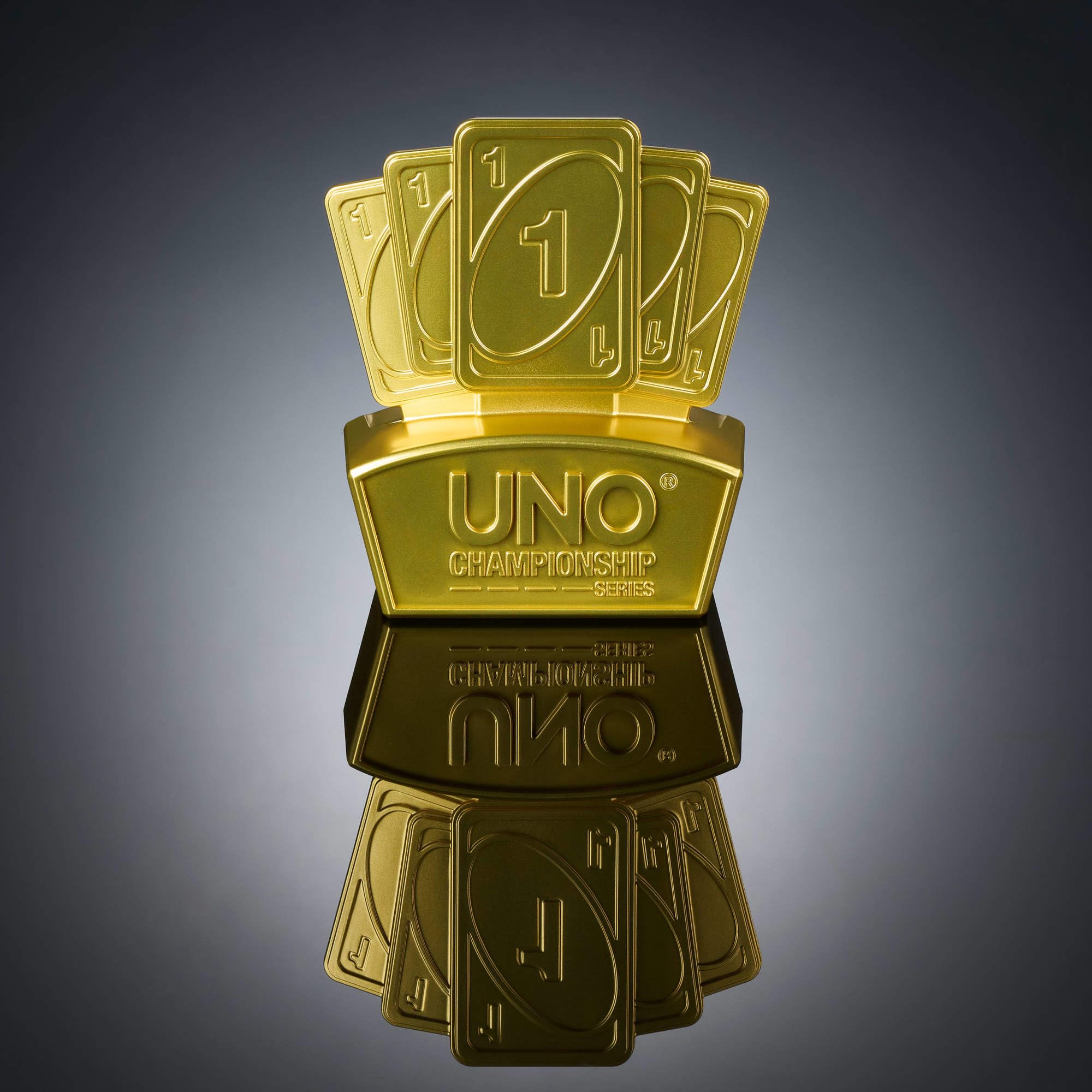 Mattel Games UNO Championship-Reihe Turnier-Set Kartenspiel | Enthält Spiel, Spielstandtafeln, Marker & Trophäe für große Gruppen, Parys, Spielabend, für 6–20 Spieler, ab 7 Jahren, JMY23