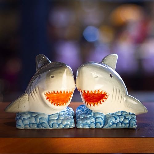 Miniatura 6 de Pacific Giftware Sharks on The Sea - Juego de salero y pimentero de cerámica