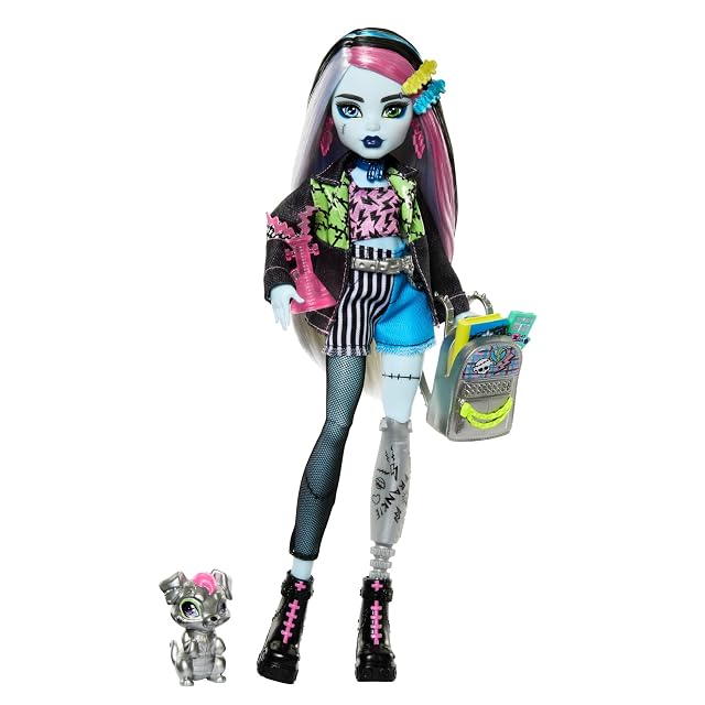 Monster High Muñeca Frankie Stein con mascota perrito Watzie, conjunto vaquero de retales y accesorios de moda