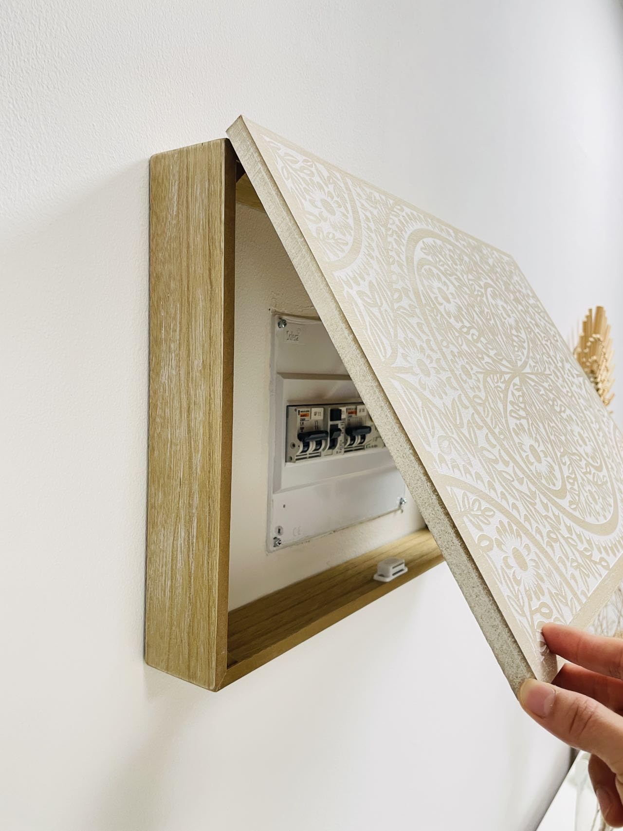 Tapa Contador de Luz Cubre Cuadros Electricos Nórdico de Madera - Mandala
