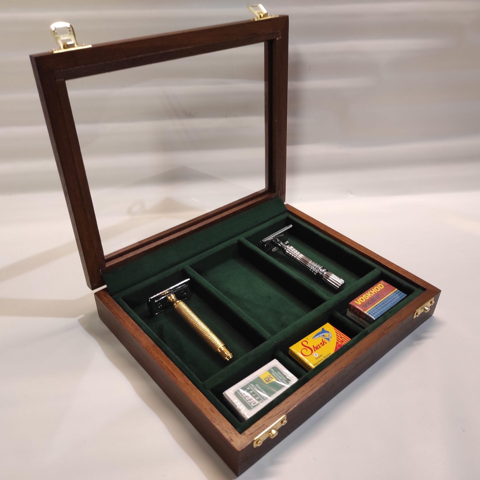 Cofanetto per rasoi di sicurezza da collezione con vetro, 3 scomparti rasoio e 3 scomparti lamette, legno massello, velluto, numerato – Coins&More