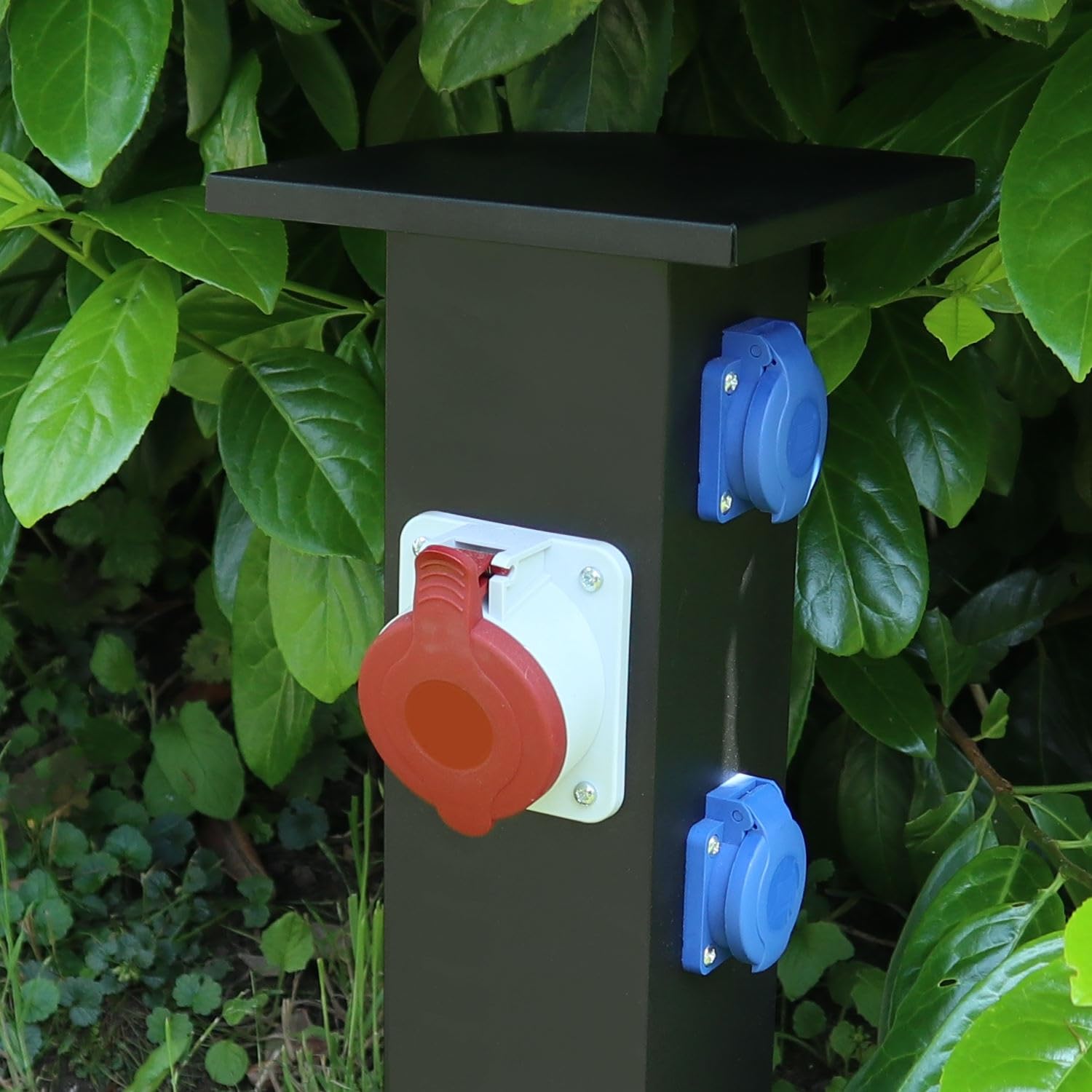 WITTKOWARE Alu-Steckdosensäule für Festinstallation, Standverteiler bestückt mit 3X 16A Schutzkontakt-Steckdosen und 1x 16A CEE-Steckdose, Farbe schwarz