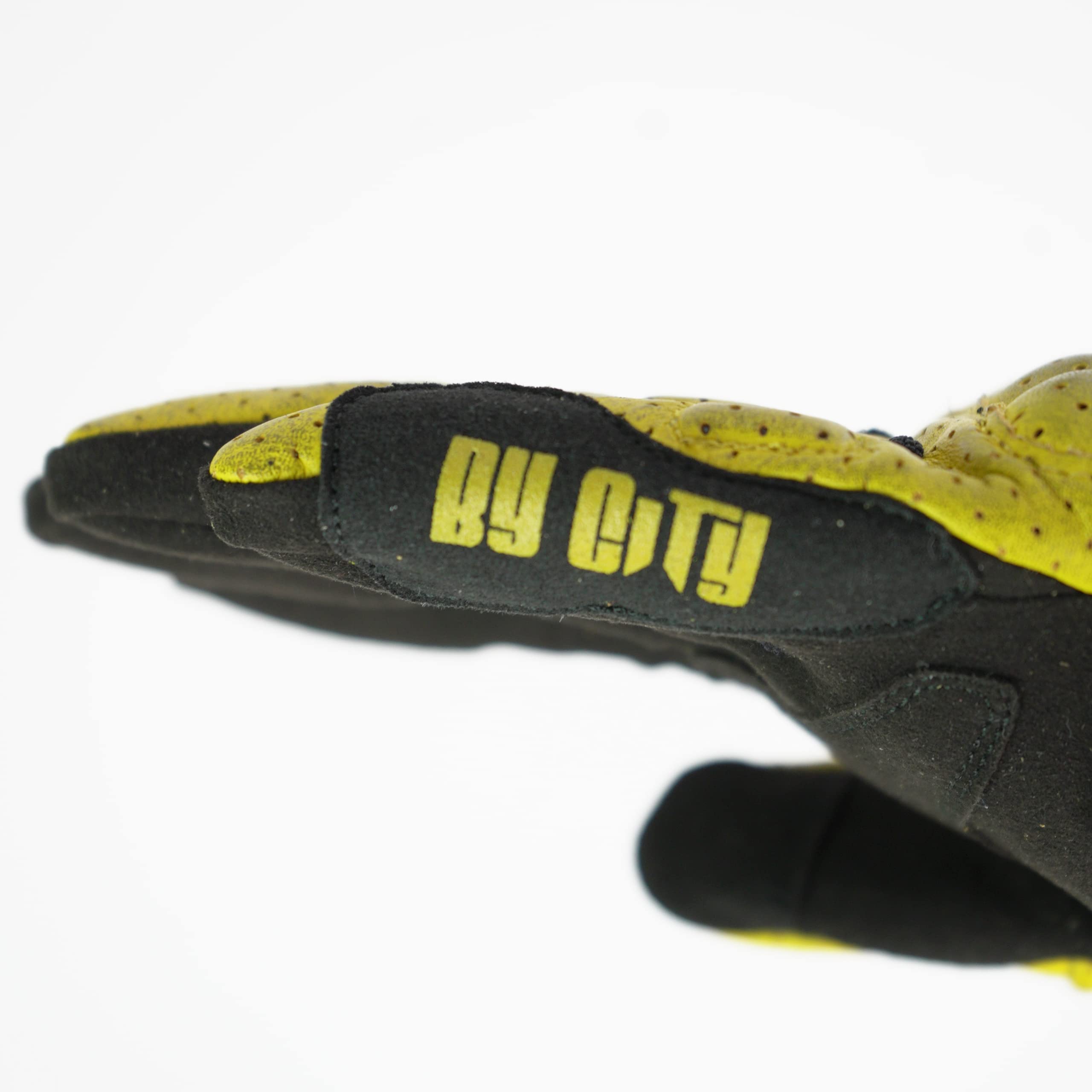 BY CITY | Guantes de Verano para Moto Tokio Man | Guantes de Piel Perforada | Protecciones Rígidas en Nudillos | Zonas Acolchadas | Refuerzo Antiabrasión en la Palma | Transpirables
