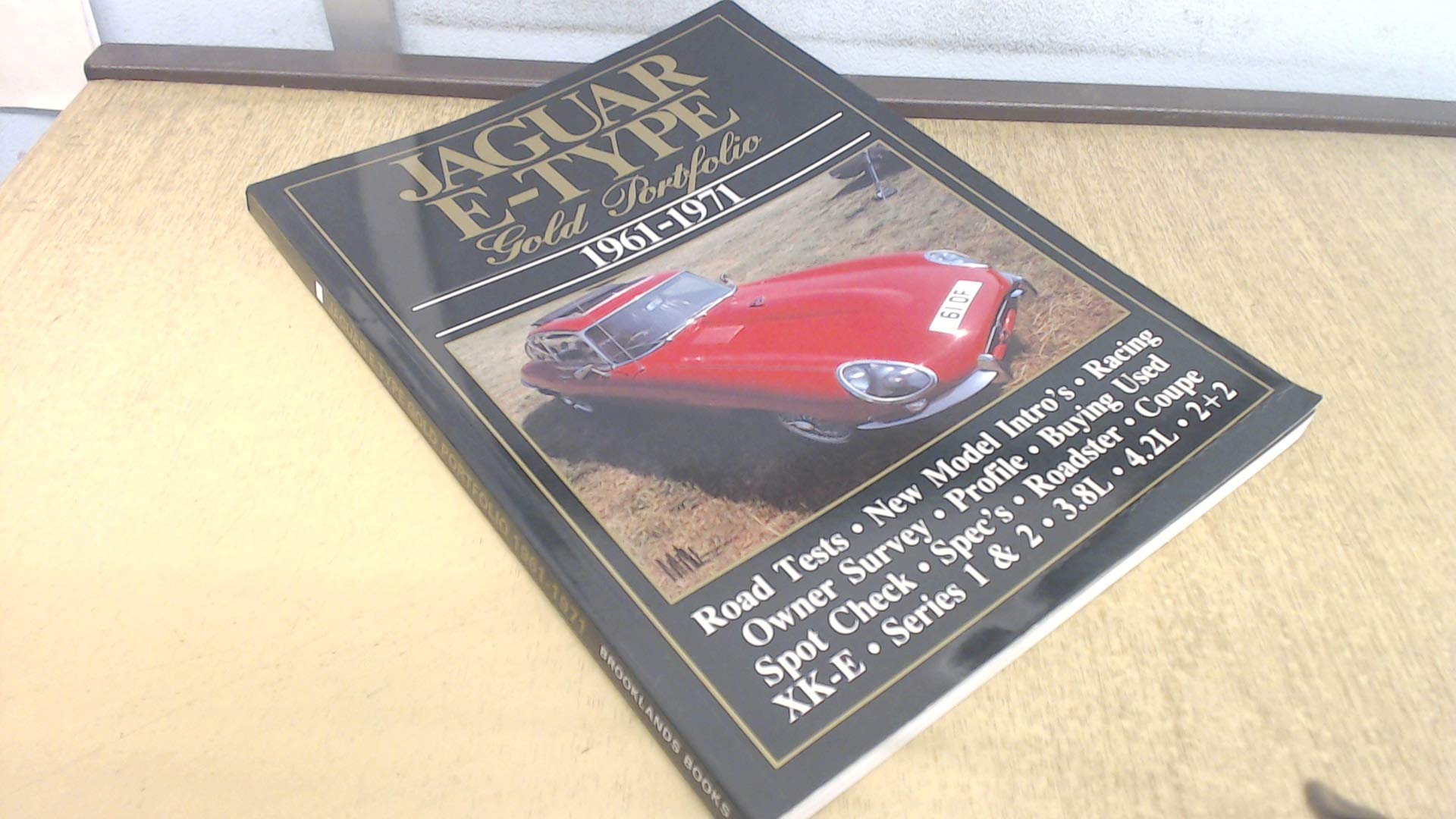 Jaguar E-Type: Gold Portfolio 1961-1971 (BROOKLANDS BOOKS)