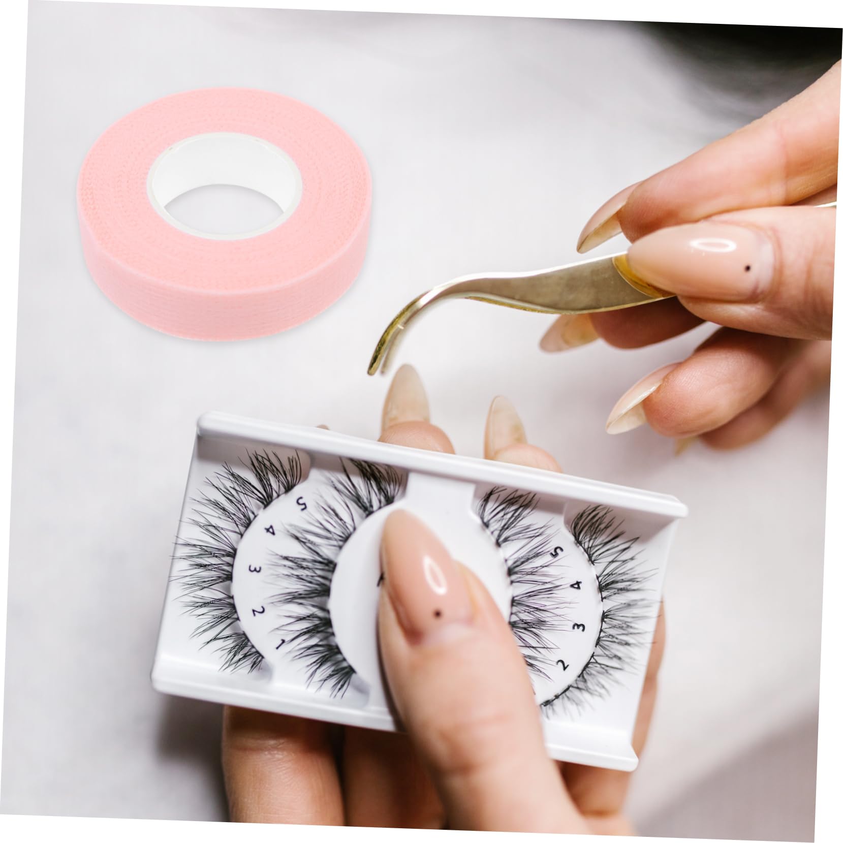 minkissy 24 Nastro Per Estensione Ciglia Con Microfori Di Adesivo Traspirante Per Grafting Ciglia Sicuro e Pratico Per Applicazioni Di Bellezza e Make-up
