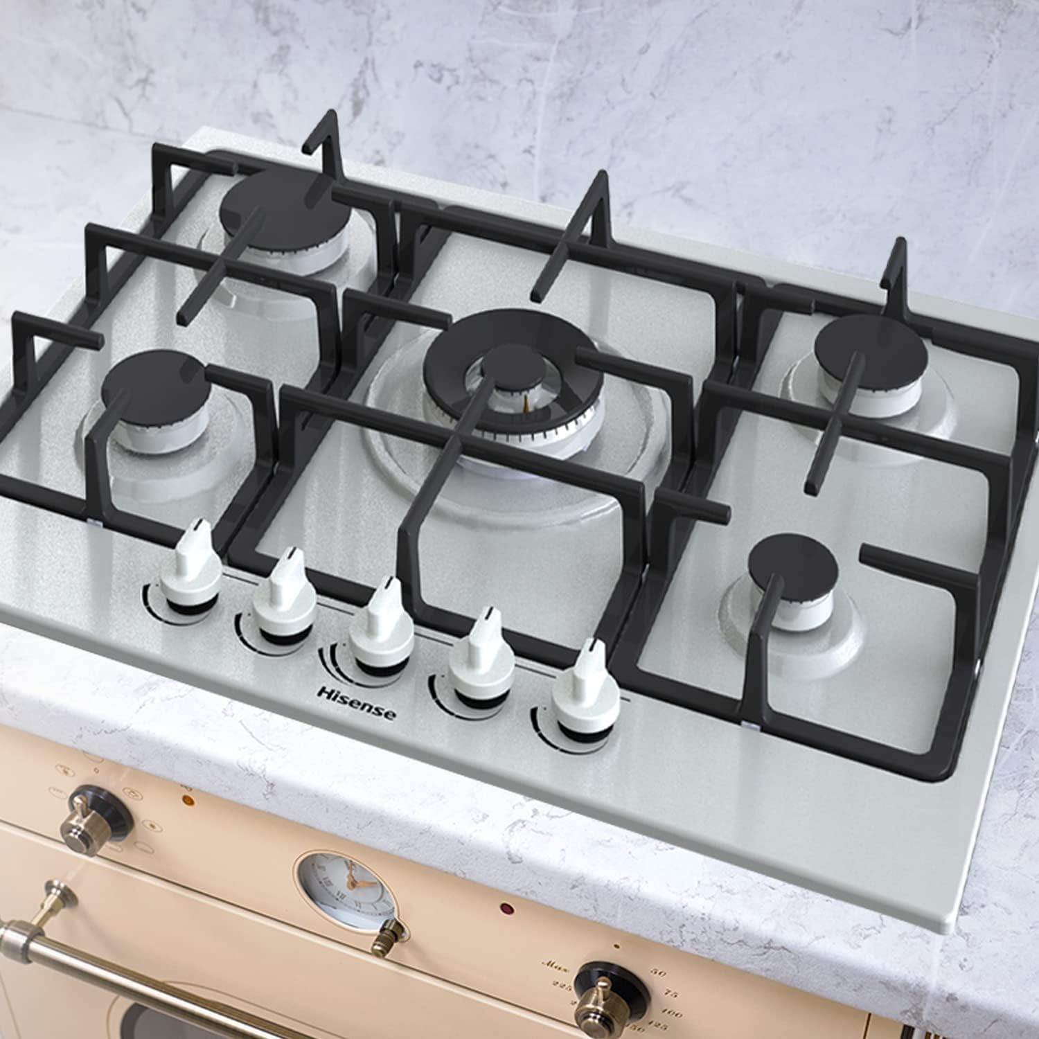 Hisense GM663XB Piano Cottura a Gas, 4 Zone di Cottura, Larghezza 60 cm, Bruciatore Wok Doppia Corona e Griglie in Ghisa, Accensione Integrata, Inox Anti Impronta Hisense GM663XB Piano Cottura a Gas, 4 Zone di Cottura, Larghezza 60 cm, Bruciatore Wok Doppia Corona e Griglie in Ghisa, Accensione Integrata, Inox Anti Impronta