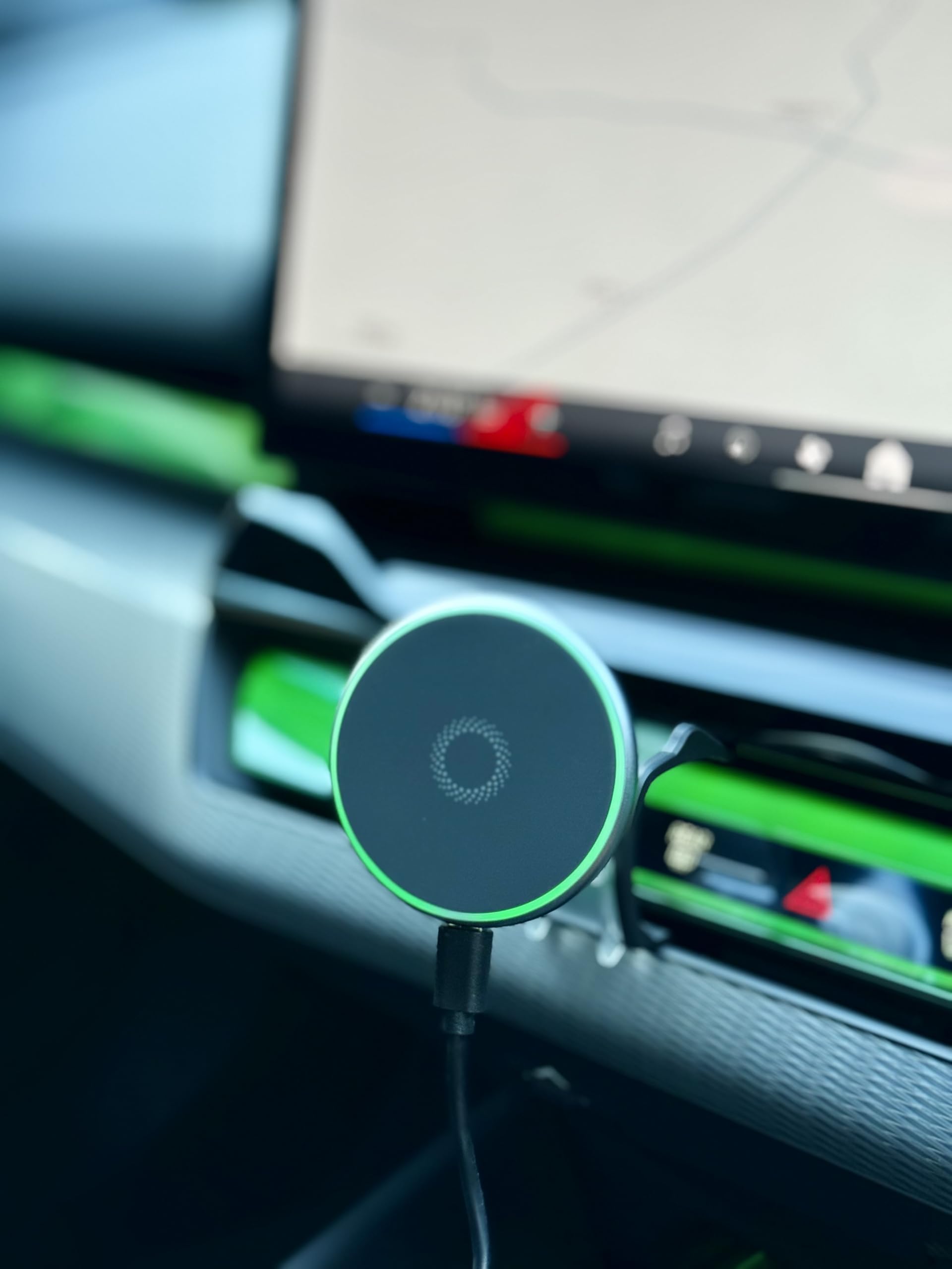 Kompatibel mit BMW Magnetisches kabelloses Handy-Ladegerät Hellgrün | Pro Travel Comfort System | Kompatibel mit BMW 5er i5 M5 G60 G61 G90 G91 2024-2026 | Comfort Wireless Phone Holder