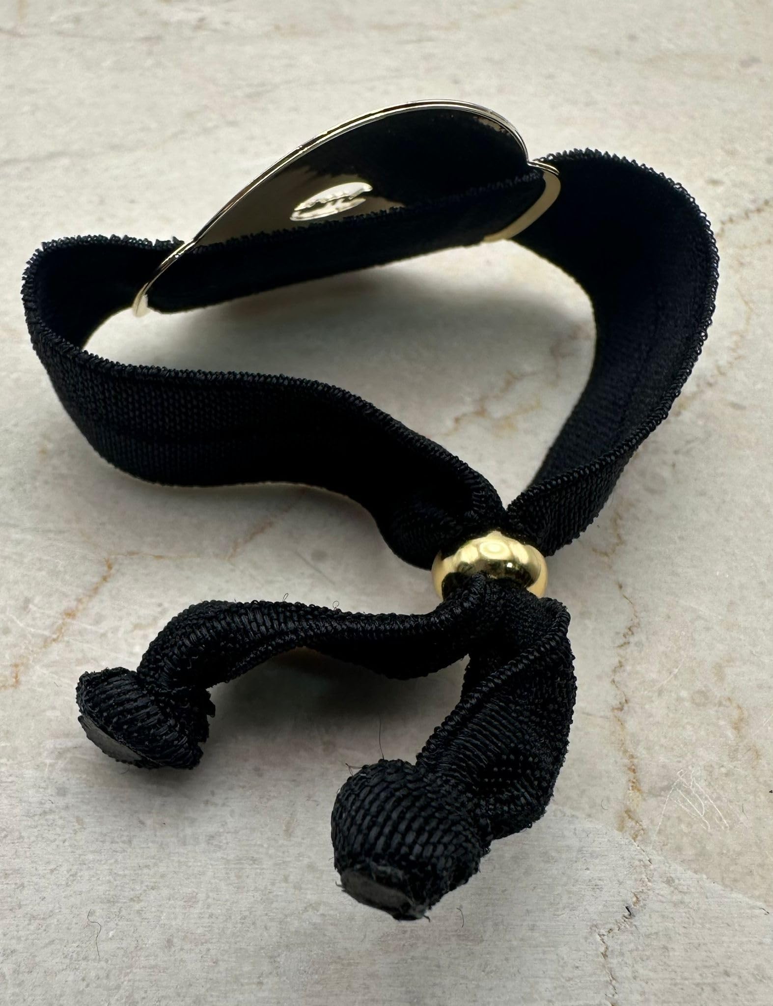 Genérico Pulsera Padre Nuestro, Medalla Dorada con Oración, Banda Elástica Negra