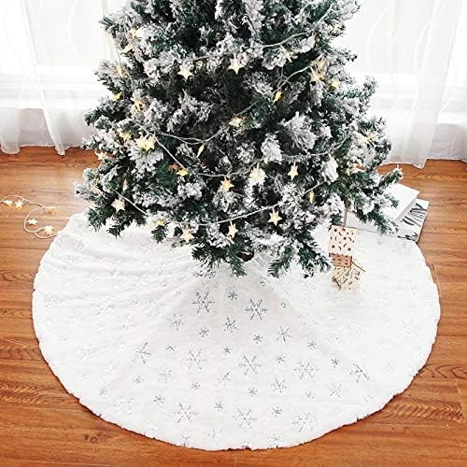 60inch White Christmas Tree Skirt Tree Carpet Blanket, Soft 5ft Xmas Christmas Tree Blanket with Silver Snowflake White Faux Fur Carpet for Christmas Holidays Decoration Party