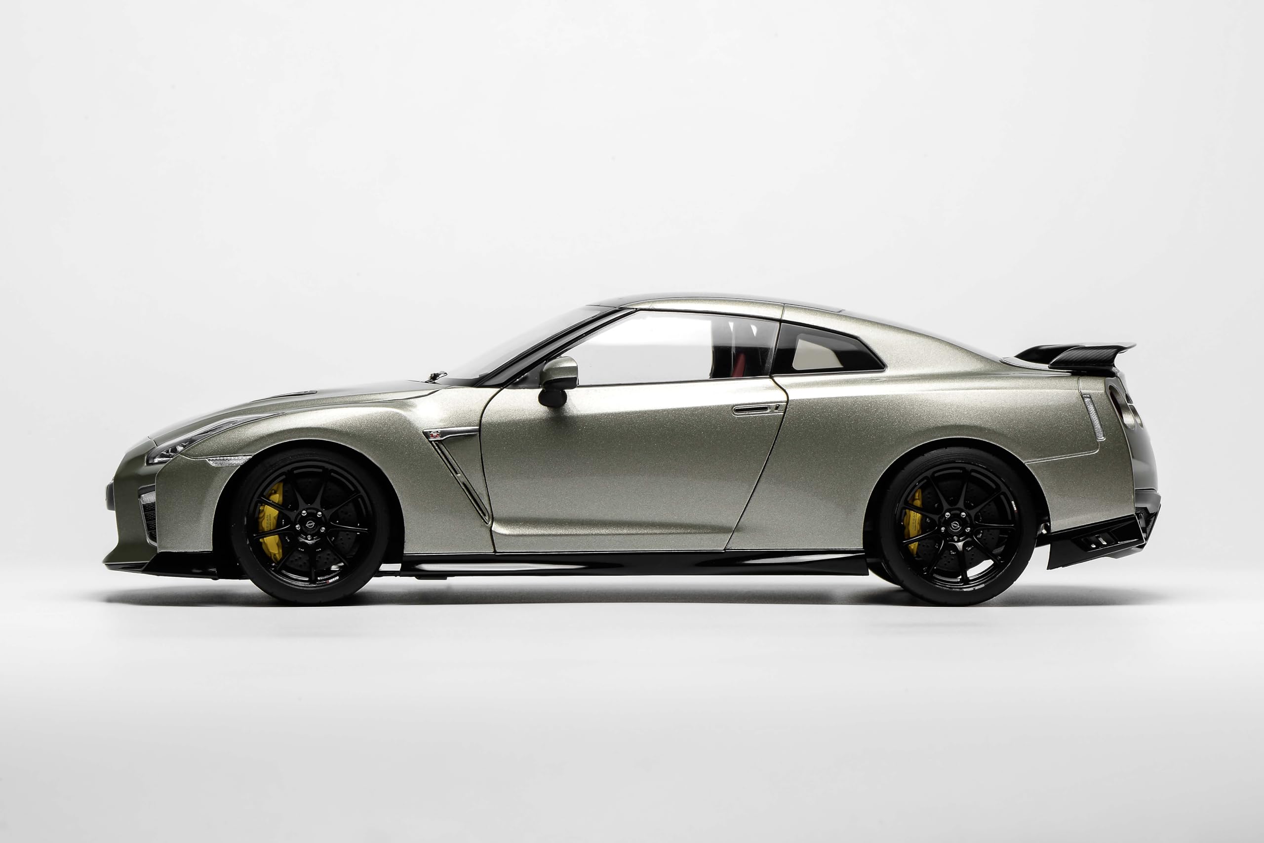 Amazon | フリースタイル (FREESTYLE) MOTORHELIX 1/18 NISSAN GT-R