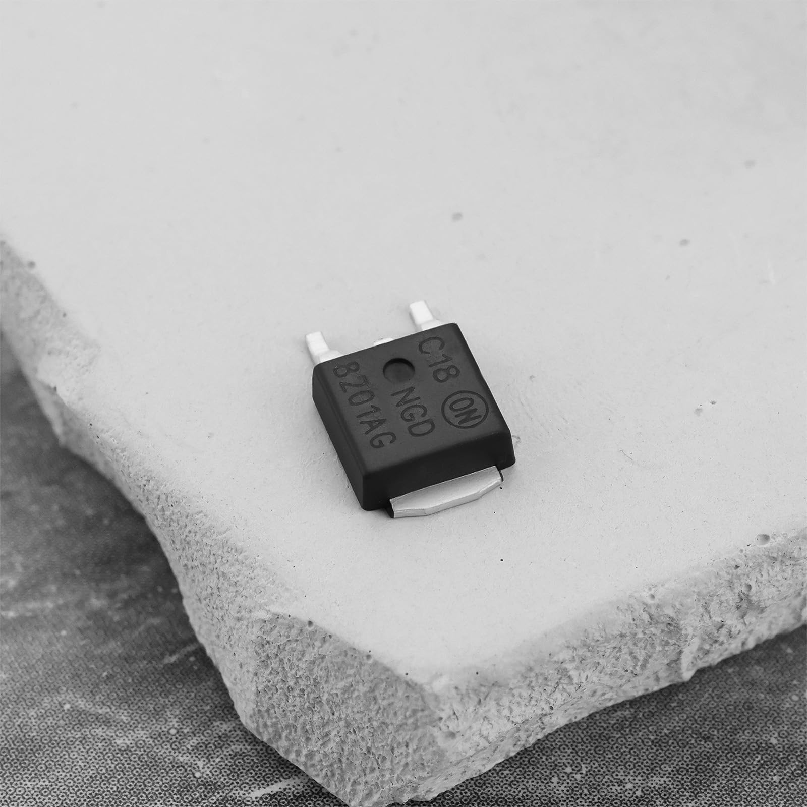 4 Pezzi NGD8201AG IC Chip TO-263 Circuito Integrato Per Lavori Di Circuiti Domestici Fai Da Te