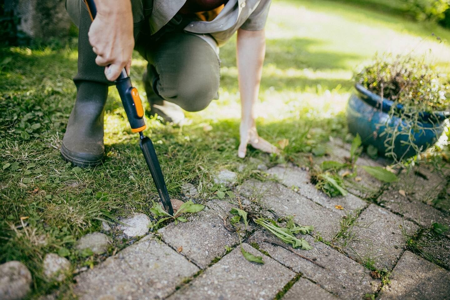 Fiskars Oneclick Estirpatore di Erbacce, Testa in Acciaio al Boro, Nero/Arancione