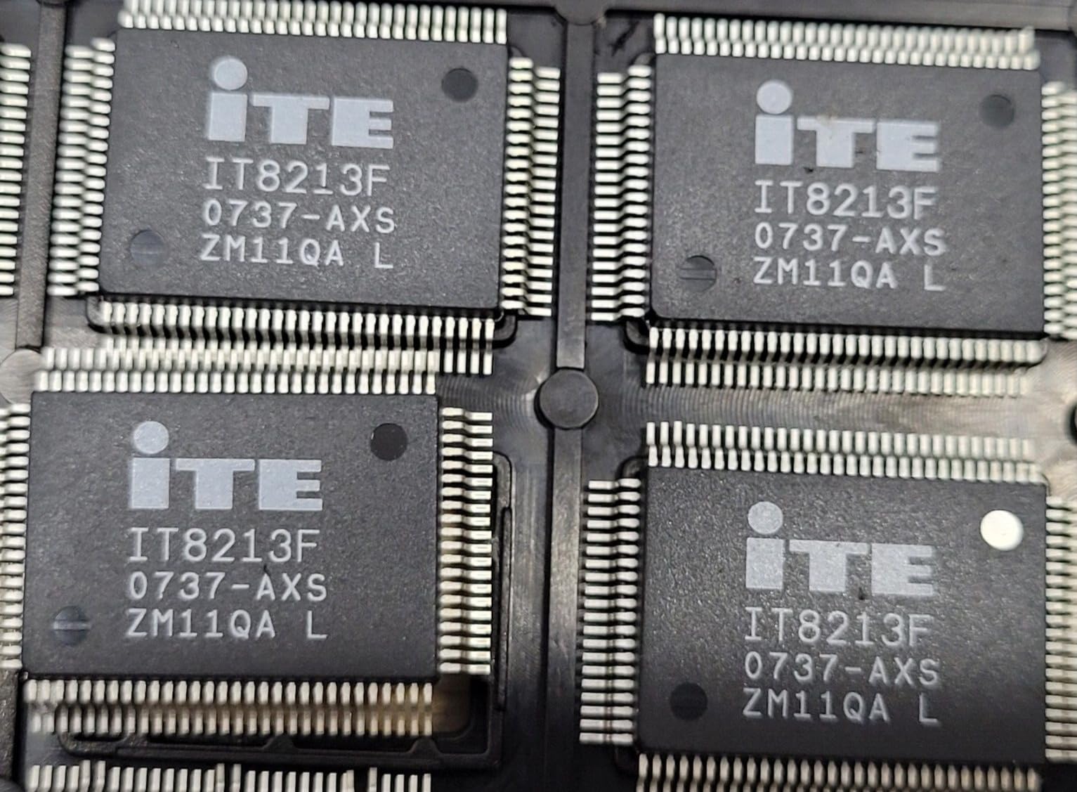 (1 PC) IT8213F/AX-L ITE
