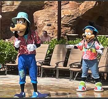 Disney - [ハワイ限定］ディズニーアウラニ　マックスぬいぐるみ　マックス人形 ハワイ限定］ディズニーアウラニ マックスぬいぐるみ マックス