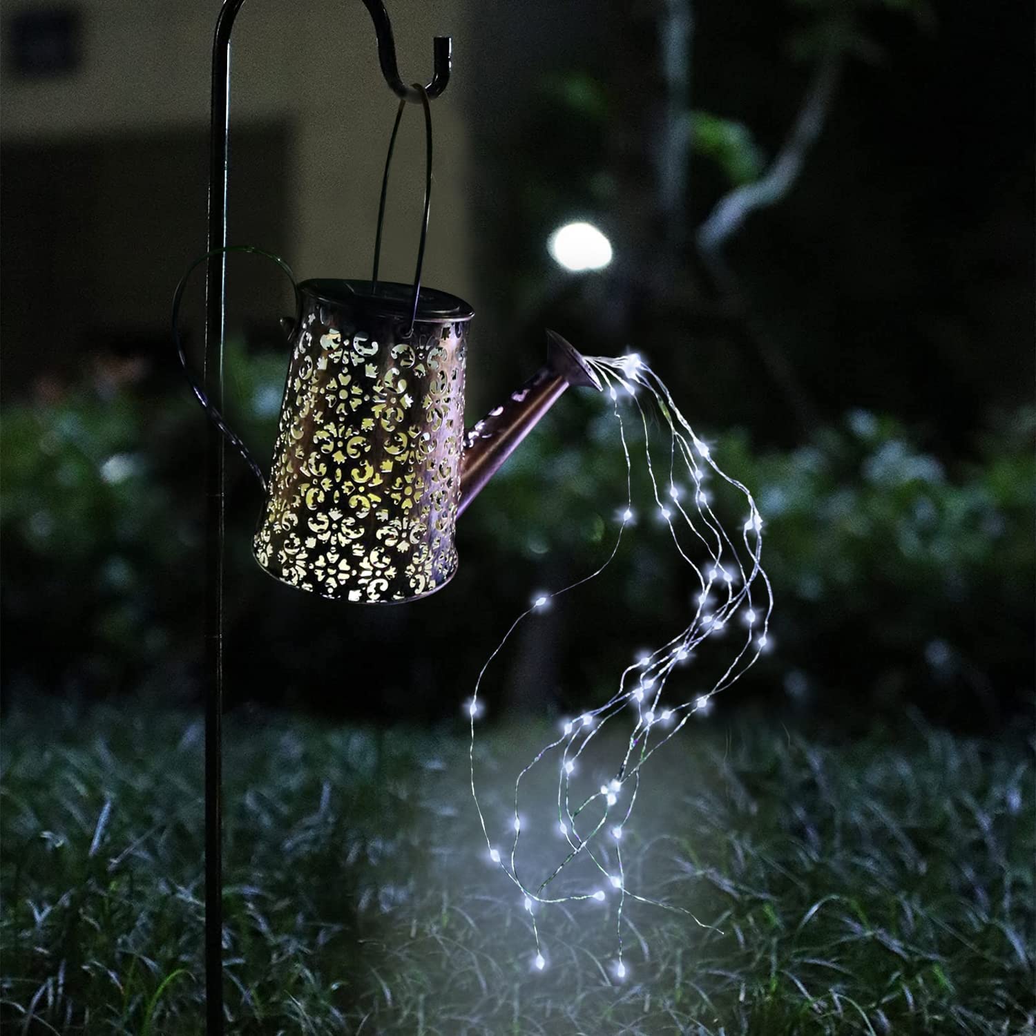 lifemet Lampada a energia solare a forma di annaffiatoio, con luci a LED, per cortili, prato, vialetto, con supporto, luce bianca fredda