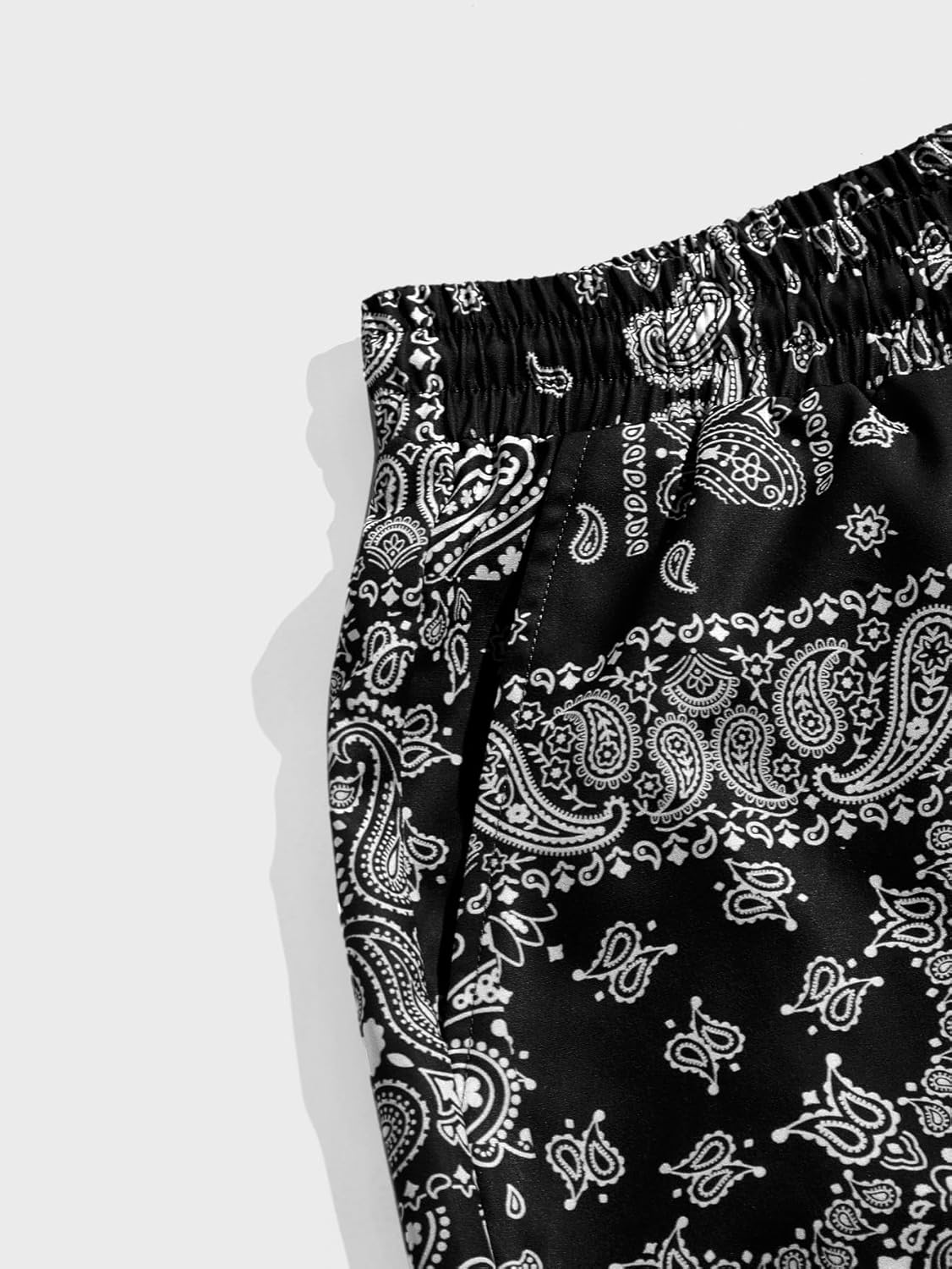 WDIRARA Men's Paisley Print Drawstring Waist Summer Casual Shorts with Pockets - Image 3