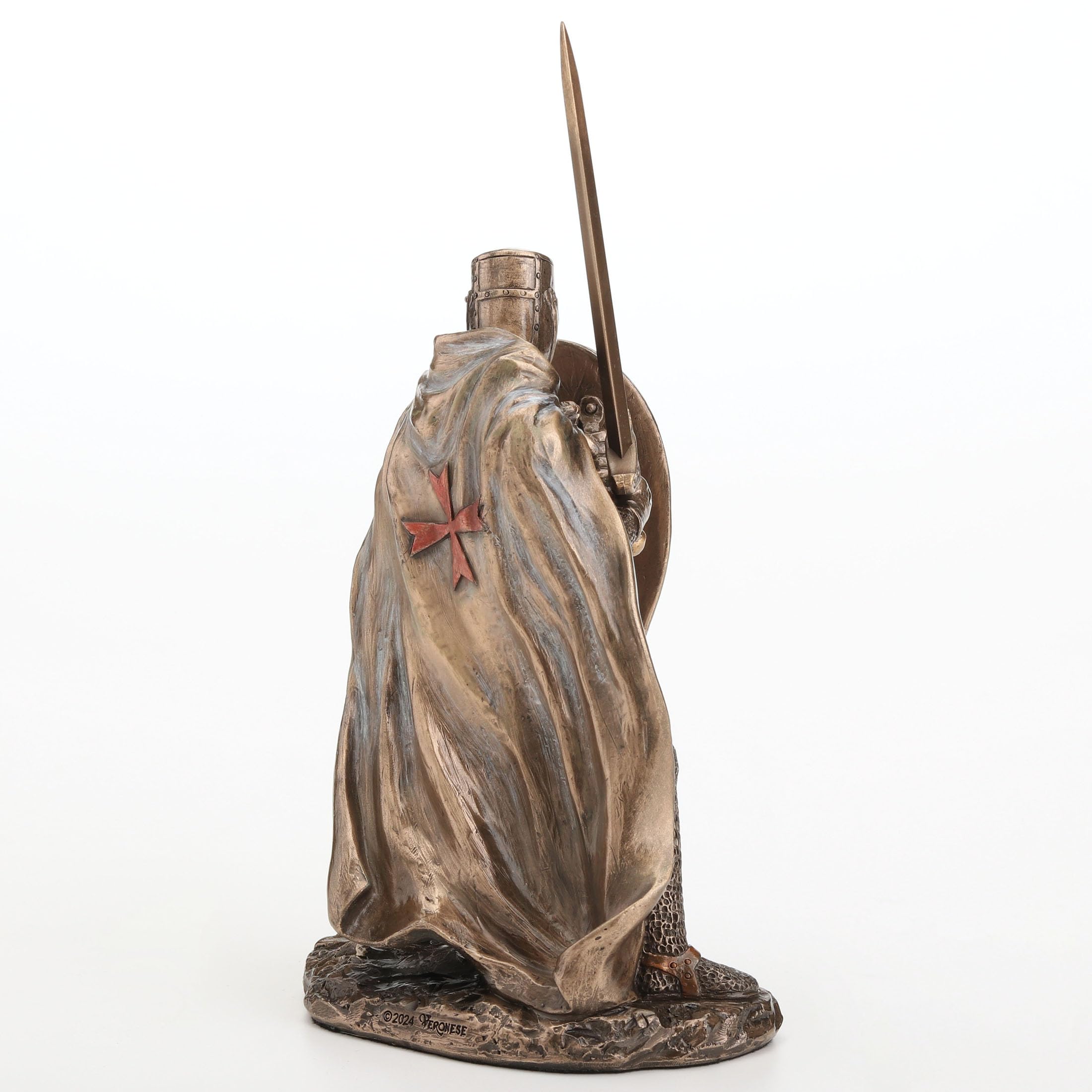 Veronese Design Espada y escudo de caballeros templarios de 7 7/8 pulgadas, escultura con acabado de bronce de resina fundida en frío