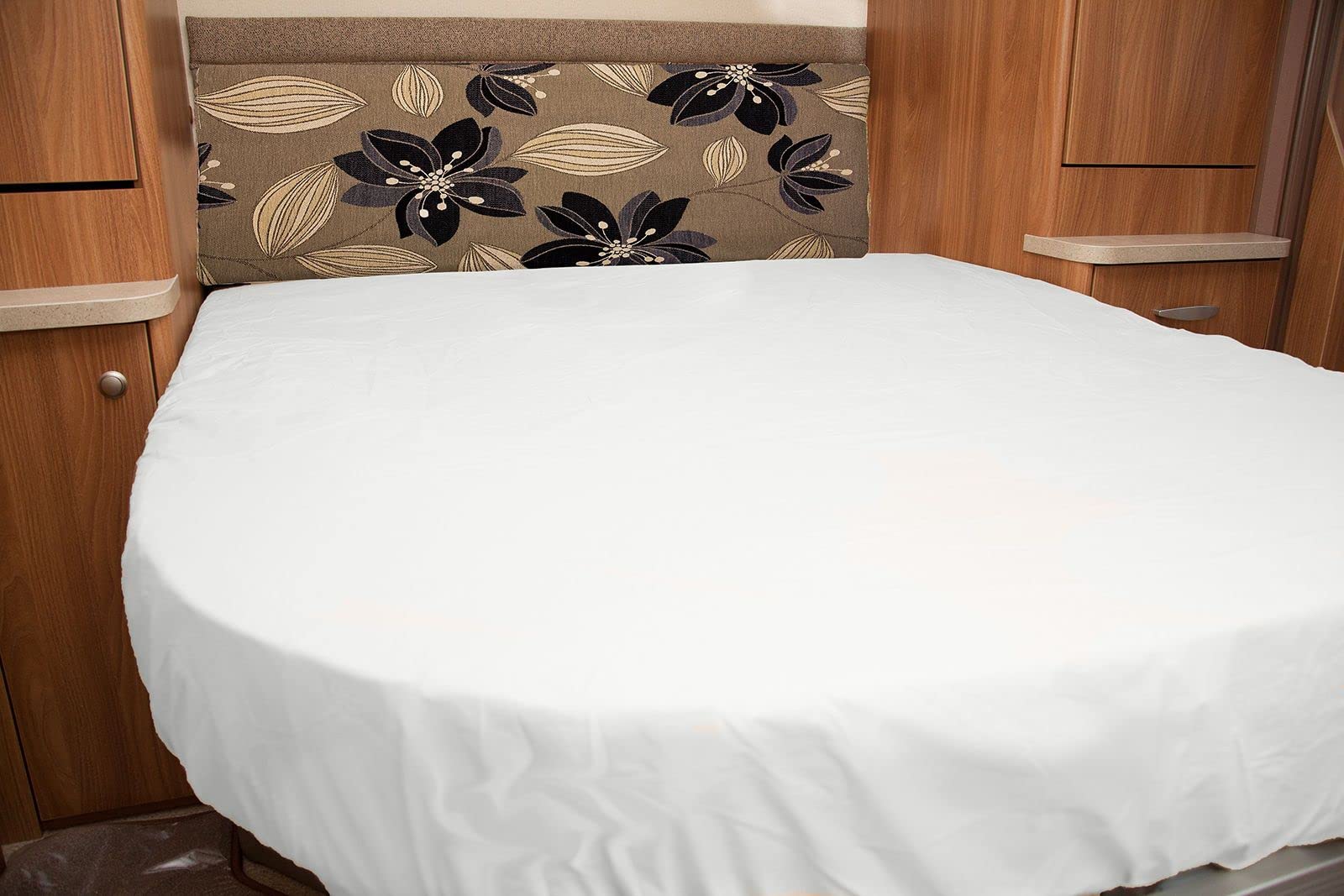 Jonic Essentials - Sábana bajera ajustable para cama de autocaravana en forma de isla, polialgodón blanco de 200 hilos, elástico en todo el mundo, fabricado en Reino Unido (137/190/30 cm)