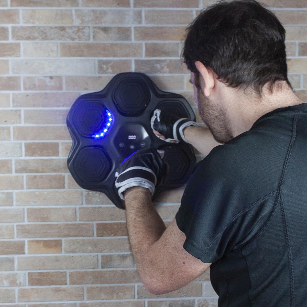 Prixton Machine de Boxe Musicale Combat BM100, 9 Niveaux de Difficulté, Lumières électroniques guidées, Effets Sonores, Système de Fixation Murale, Écran Tactile, Bluetooth, Gants Inclus