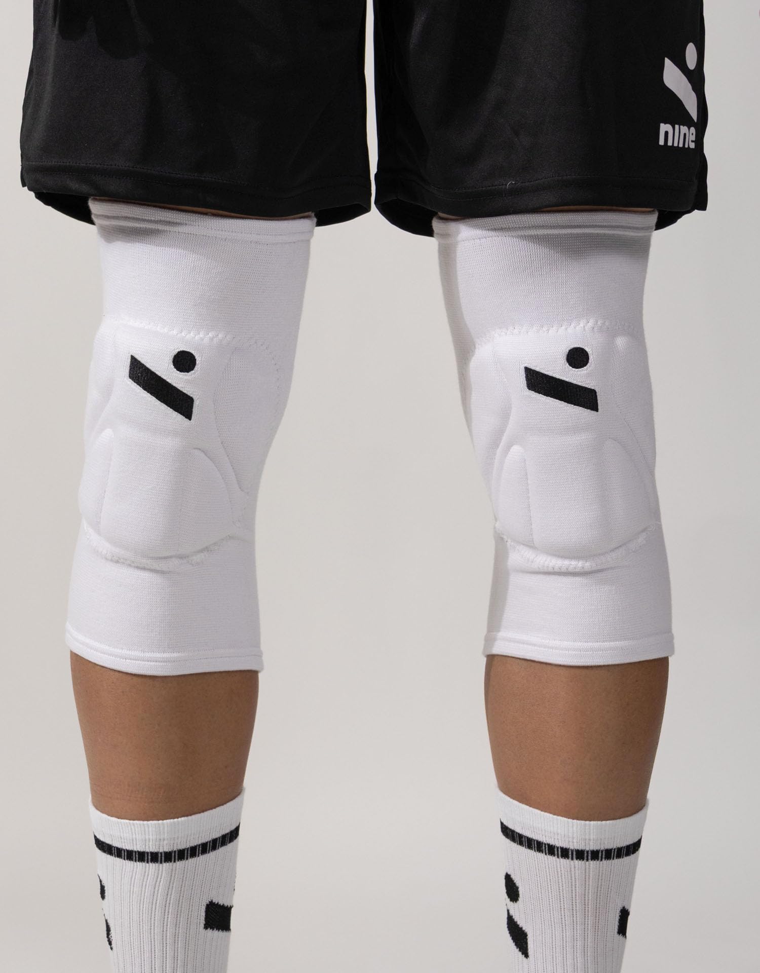 ninesquared New Shield Knieschoner Volleyball Unisex – Professioneller Schutz & Ergonomische Passform – 1 Paar – Weiß – Größe XL