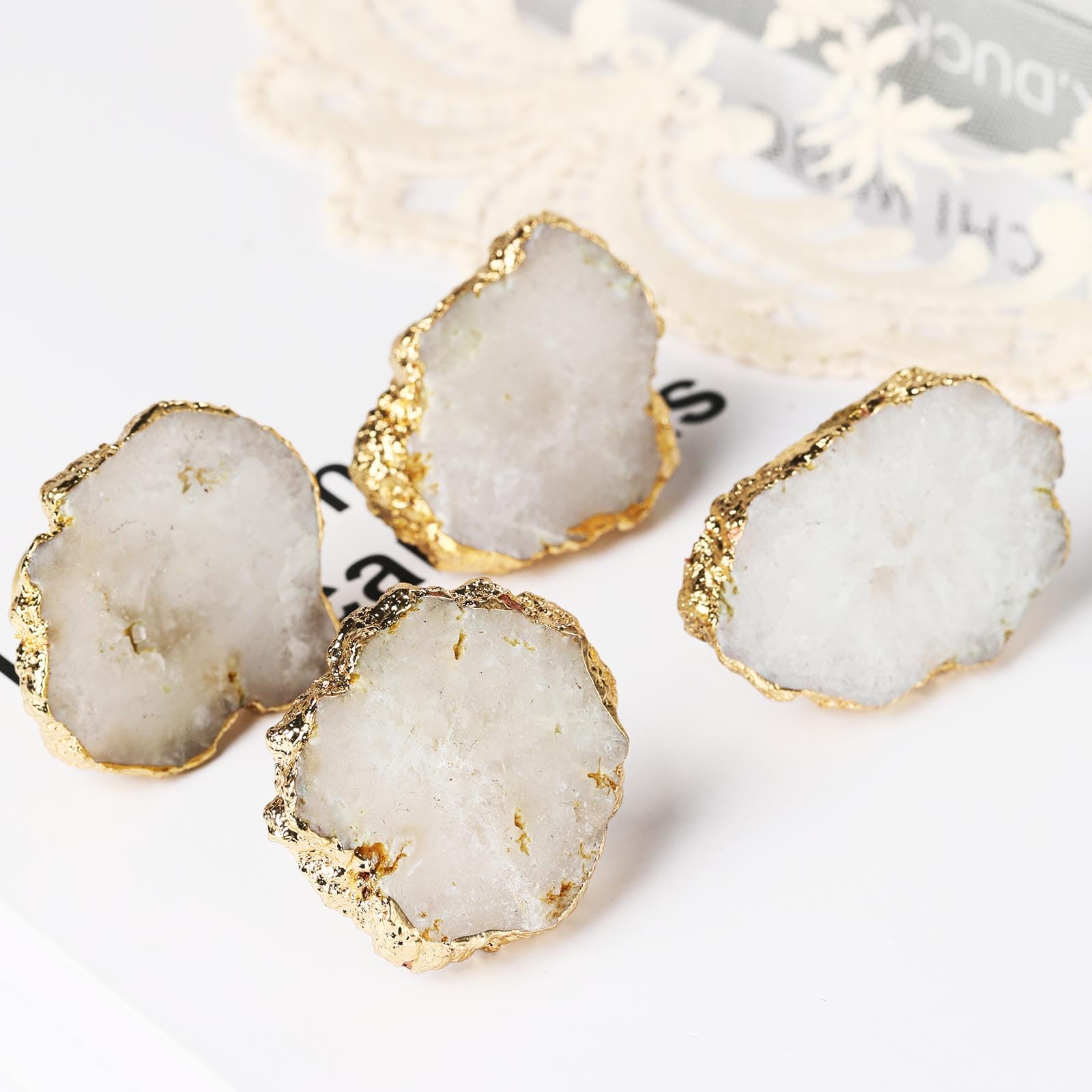 Lot de 4 boutons de placard en forme de géode blanche en pierre de cristal, poignées décoratives plaquées or pour la maison et le bureau