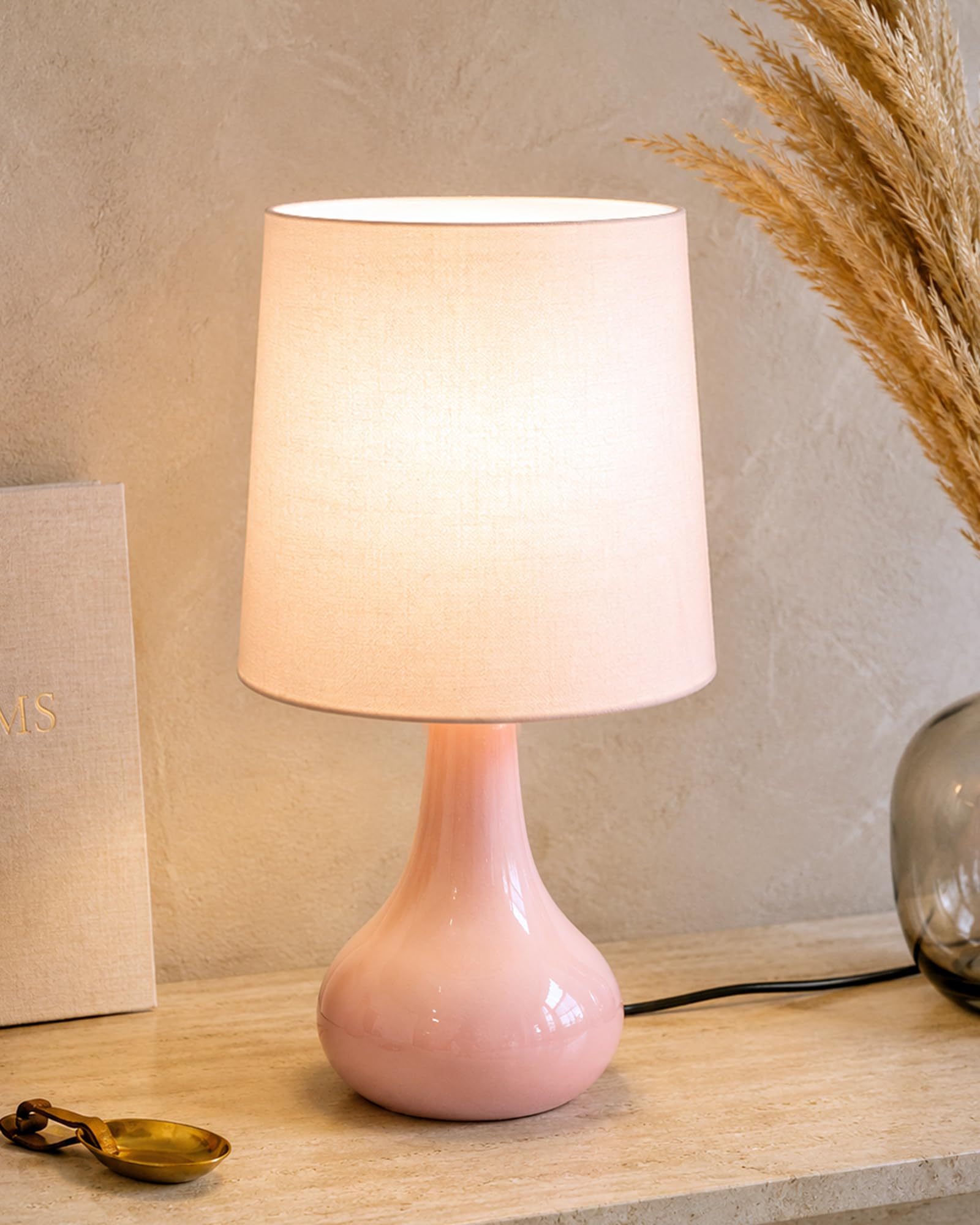 Homesake® Small Ceramic Table Lamp, Bedside Desk Lamp, Lamp for Living Room, Lamps for Bedroom, Farmhouse Bedside Nightstand, Modern Home Decoration Item, Décor Light, with Pink Fabric Shade