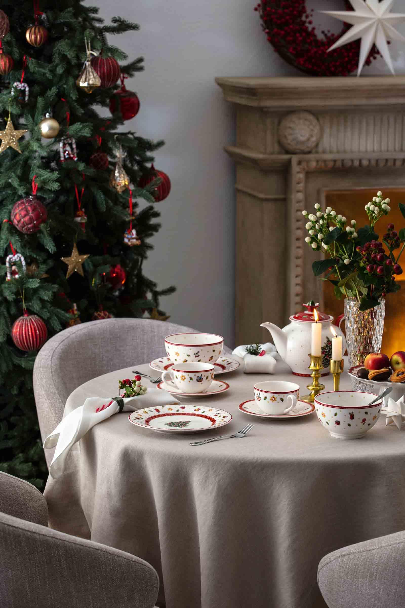 Villeroy & Boch Toy's Delight Mokka-/Espressotasse mit Untertasse, 70 ml, Weihnachtliches Espressogeschirr Hartporzellan, Weiß/Rot, Rund