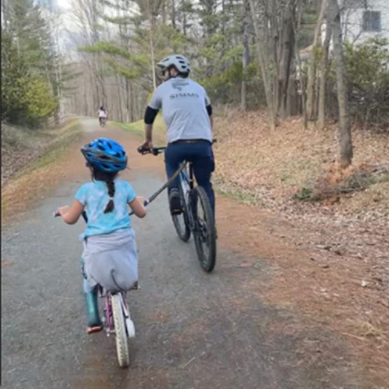 Guinzaglio, 3 m Guinzaglio per Rimorchio per Bicicletta per Bambini da，Cinghia Elastica per Traino Genitore-Bambino, per Bici per Qualsiasi Bici, Corda Elastica con Gancio di Traino, Nero