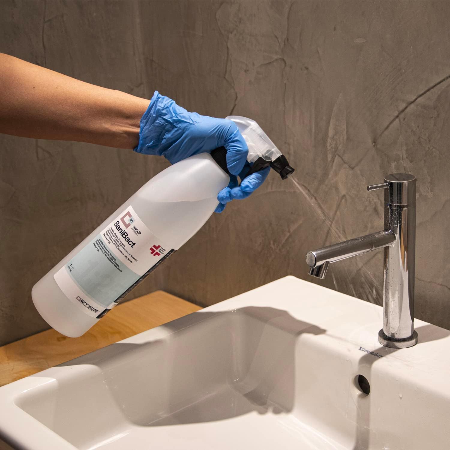 Errecom SaniBact Disinfettante Concentrato per Superfici Battericida Virucida Levuricida 1 L
