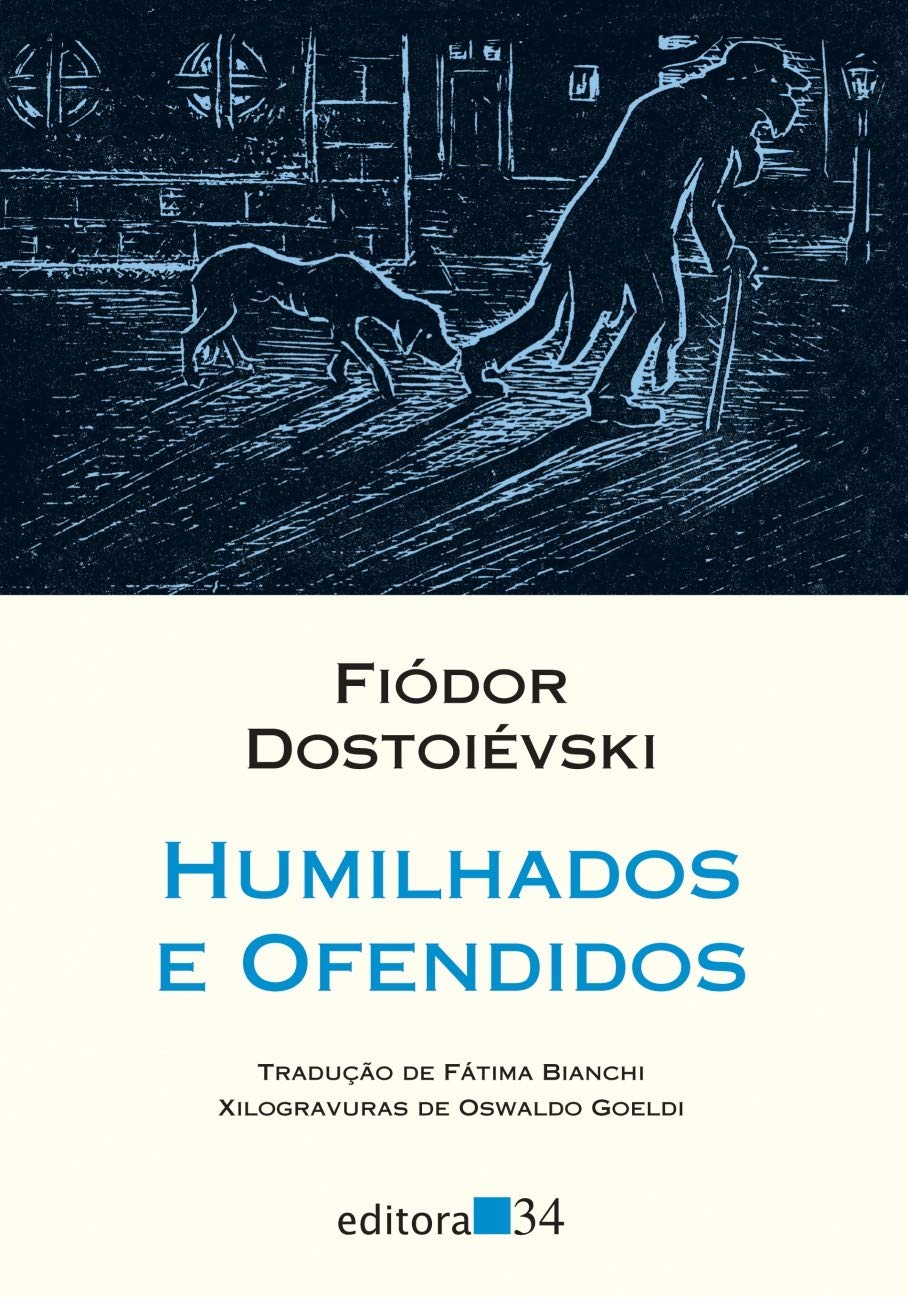 Mãos segurando um livro antigo
