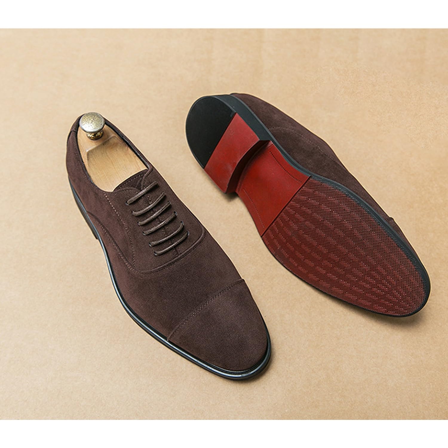 Zapatos Oxford de ante for hombre con detalles cosidos, con cordones, ideales for ocasiones formales de negocios.