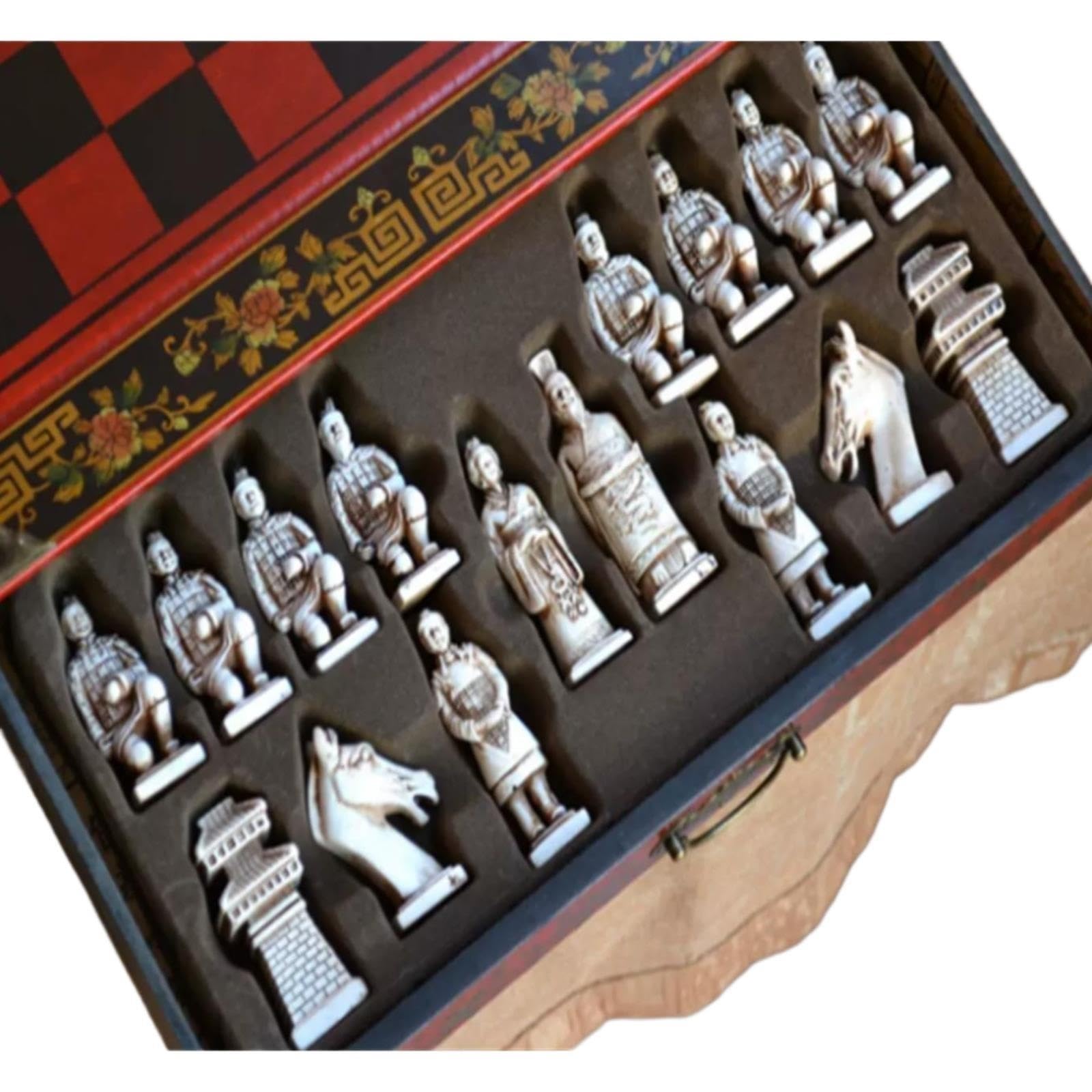 Set di scacchi con statuetta antica cinese, lacca dipinta Scacchi
