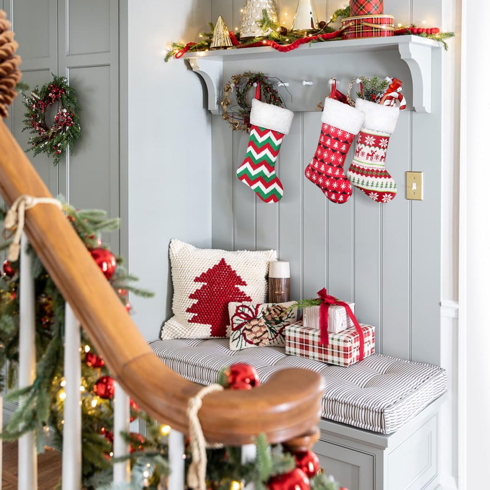 NIBESSER Calze Natalizie da Appendere Set da 4 Calze della Befana Vuote Personalizzate Sacchetti di Regalo Grandi 3D Pupazzo di Neve Babbo Natale Renna Fiocchi di Neve